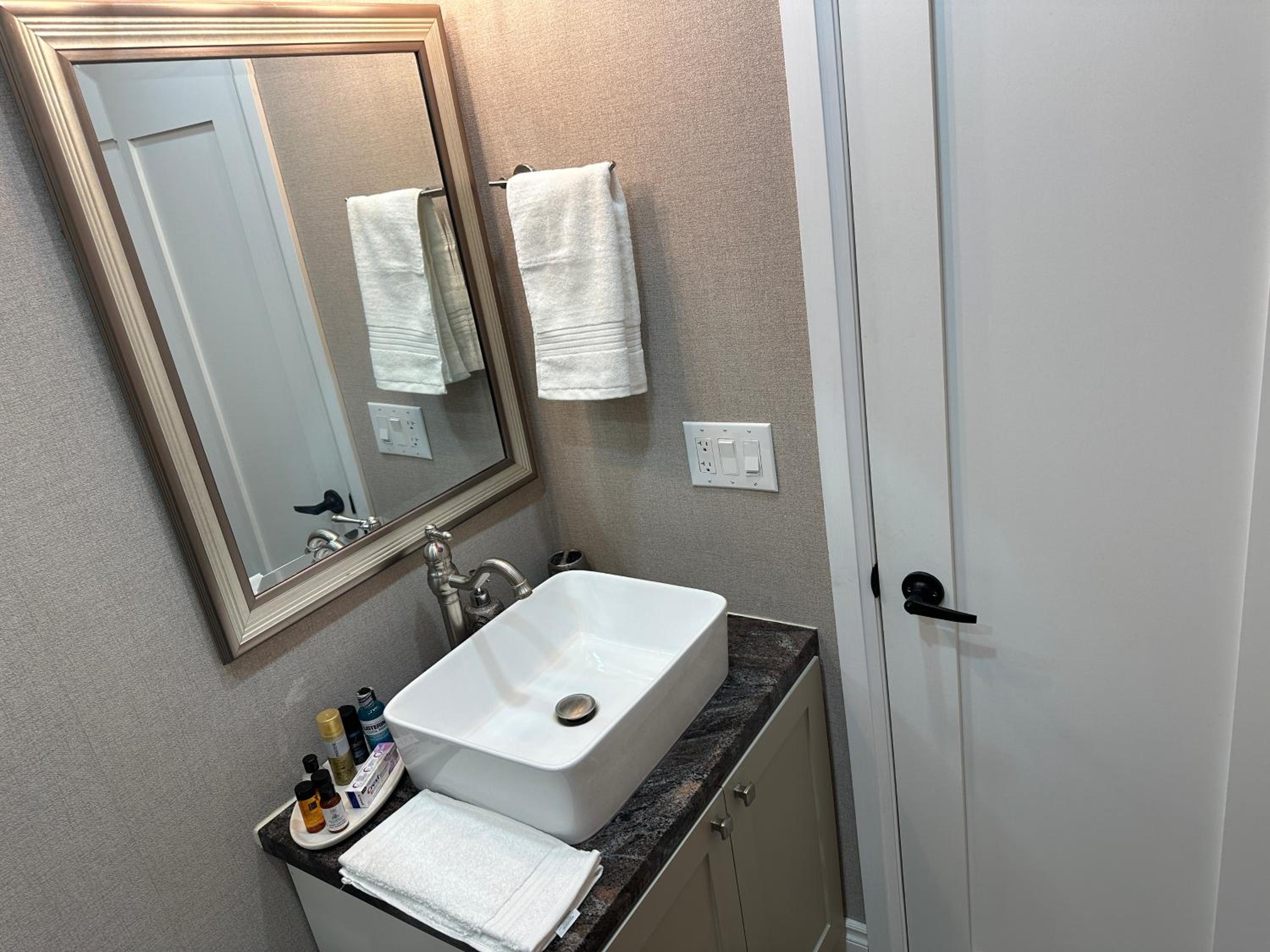 Chic Renovated 3BR Spacious Home Near Yonge St