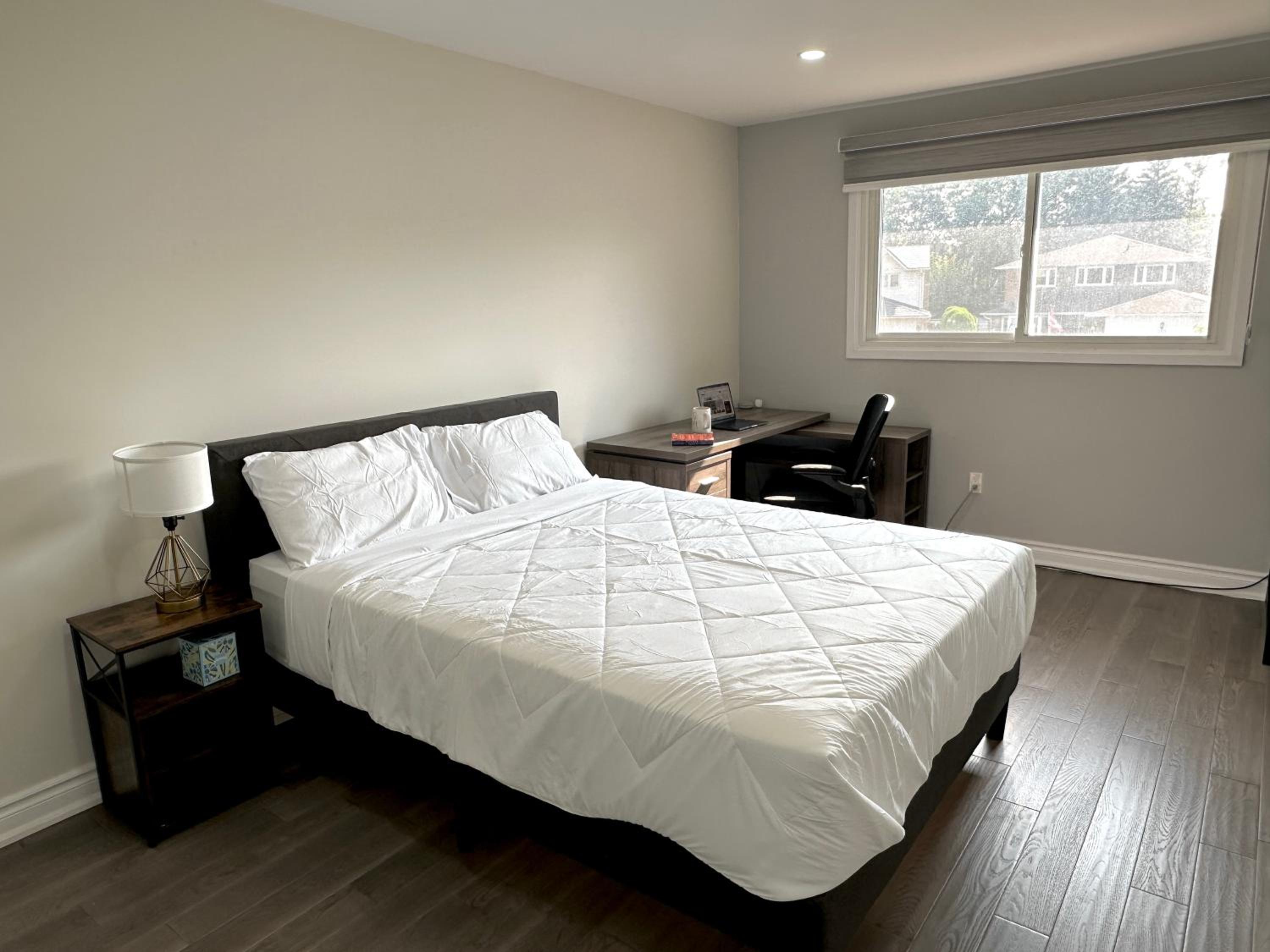 Chic Renovated 3BR Spacious Home Near Yonge St