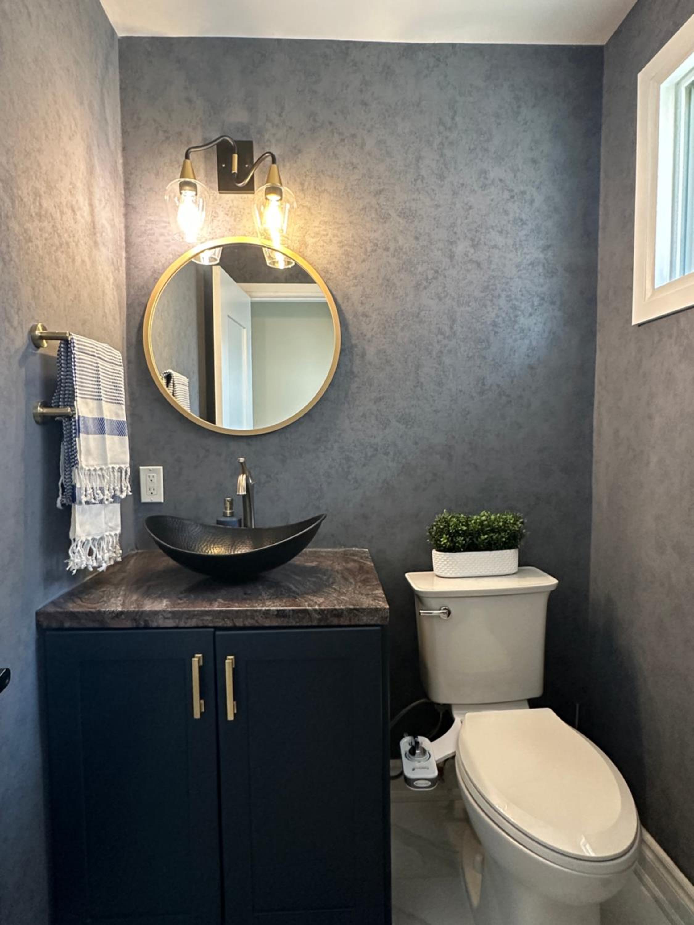 Chic Renovated 3BR Spacious Home Near Yonge St