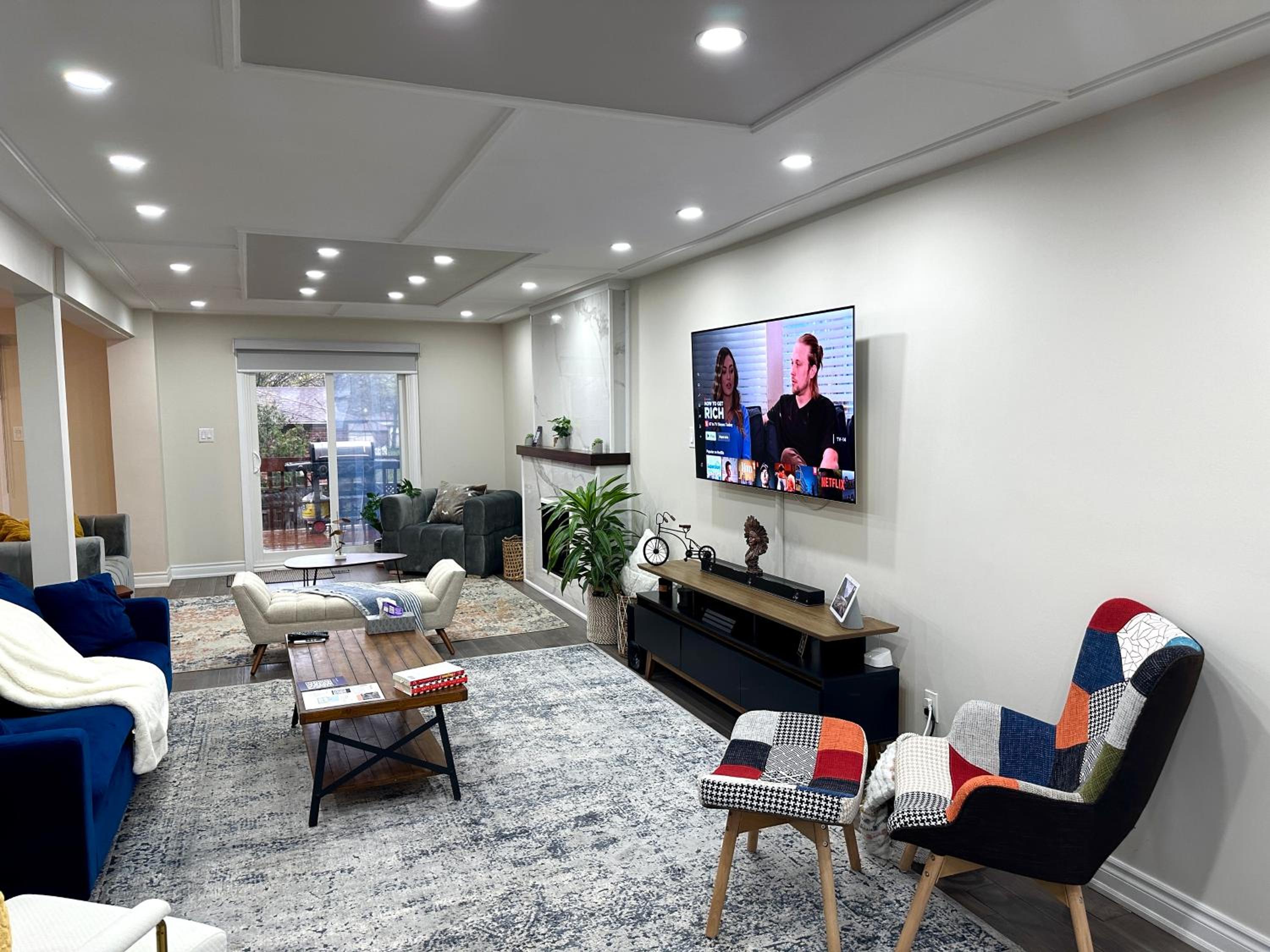 Chic Renovated 3BR Spacious Home Near Yonge St
