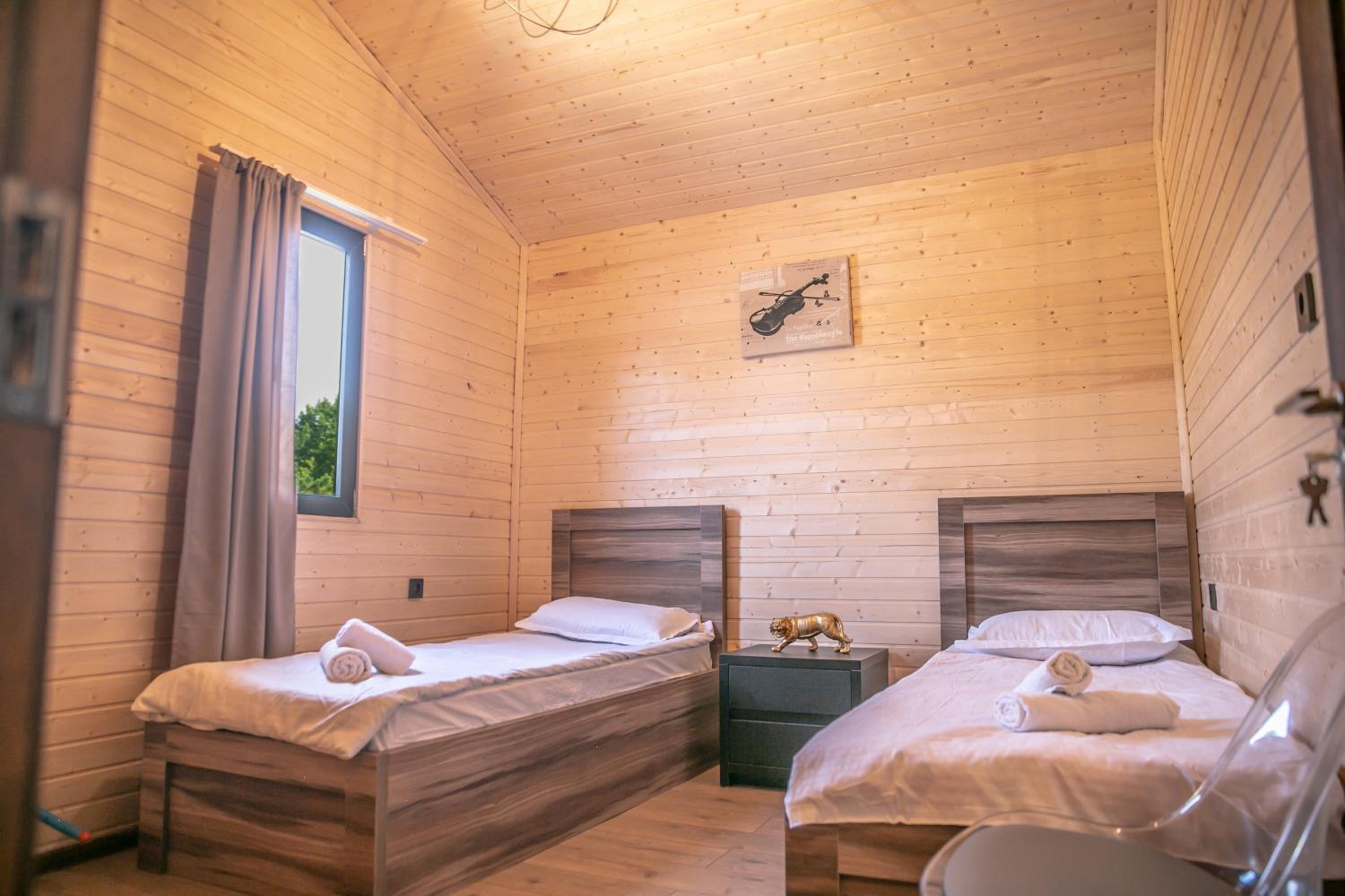 Shaori Lake Cottages