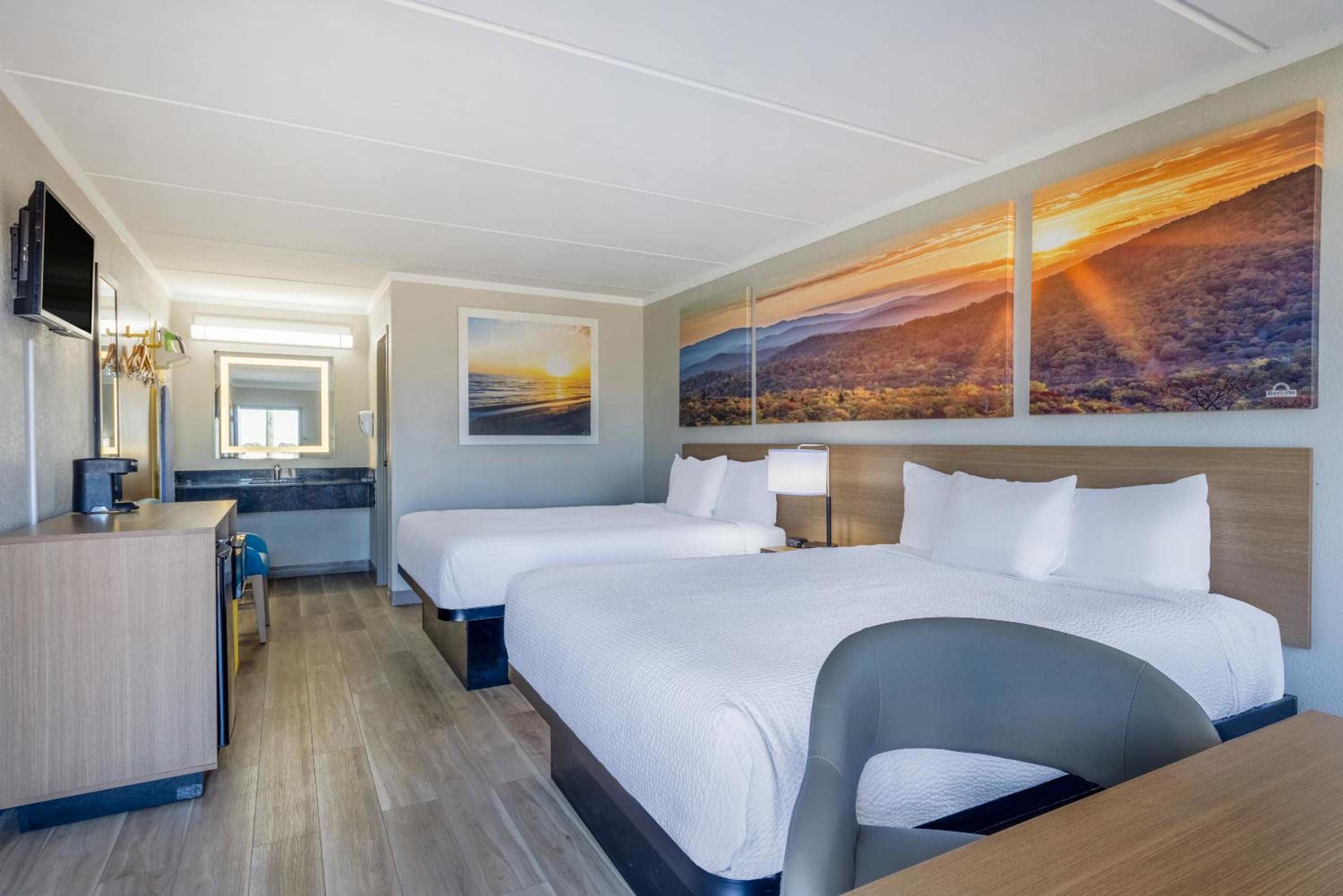 Fayetteville Vacations - Days Inn  Suites by Wyndham Fort Bragg/Cross Creek Mall - Property Image 10