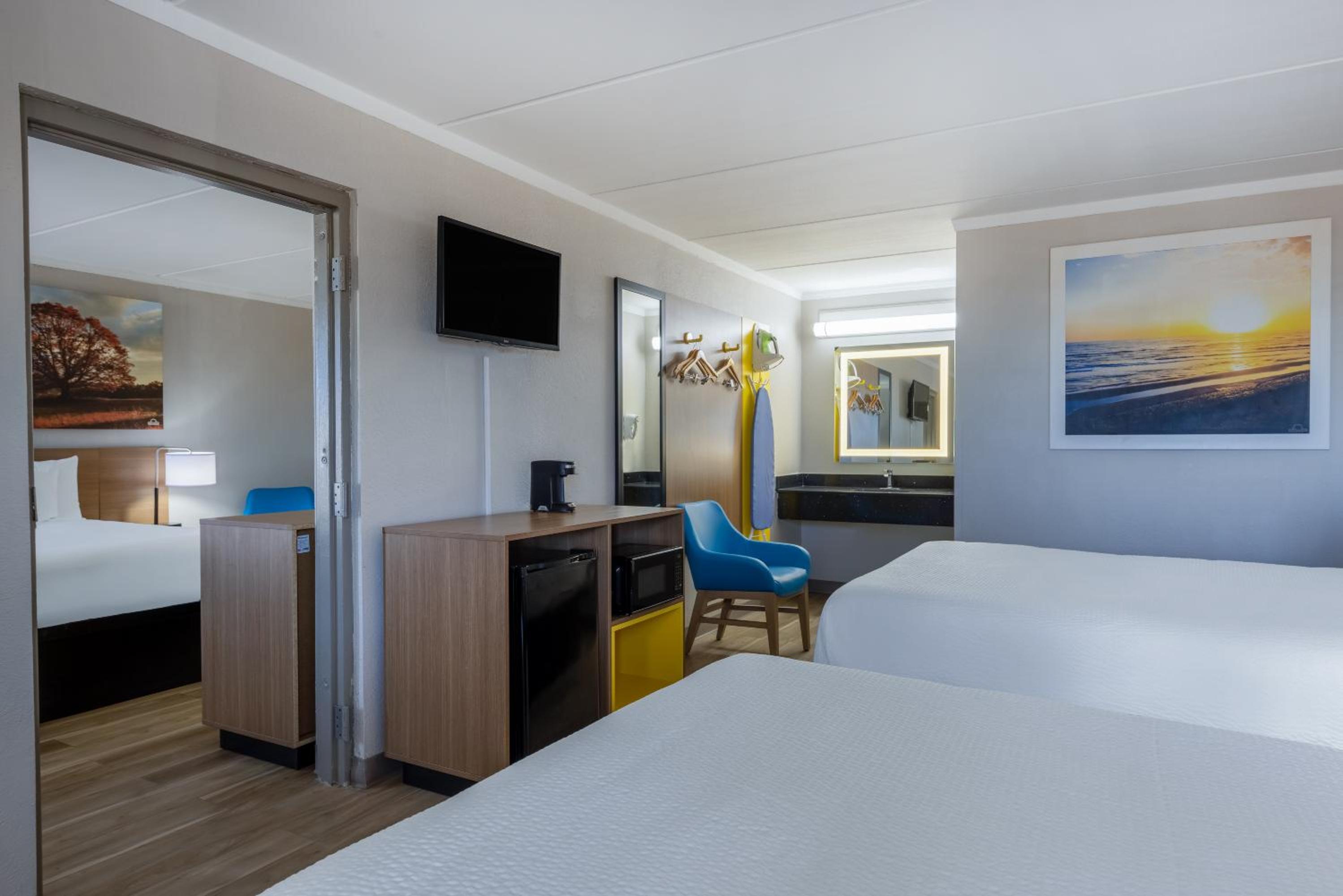 Fayetteville Vacations - Days Inn  Suites by Wyndham Fort Bragg/Cross Creek Mall - Property Image 2