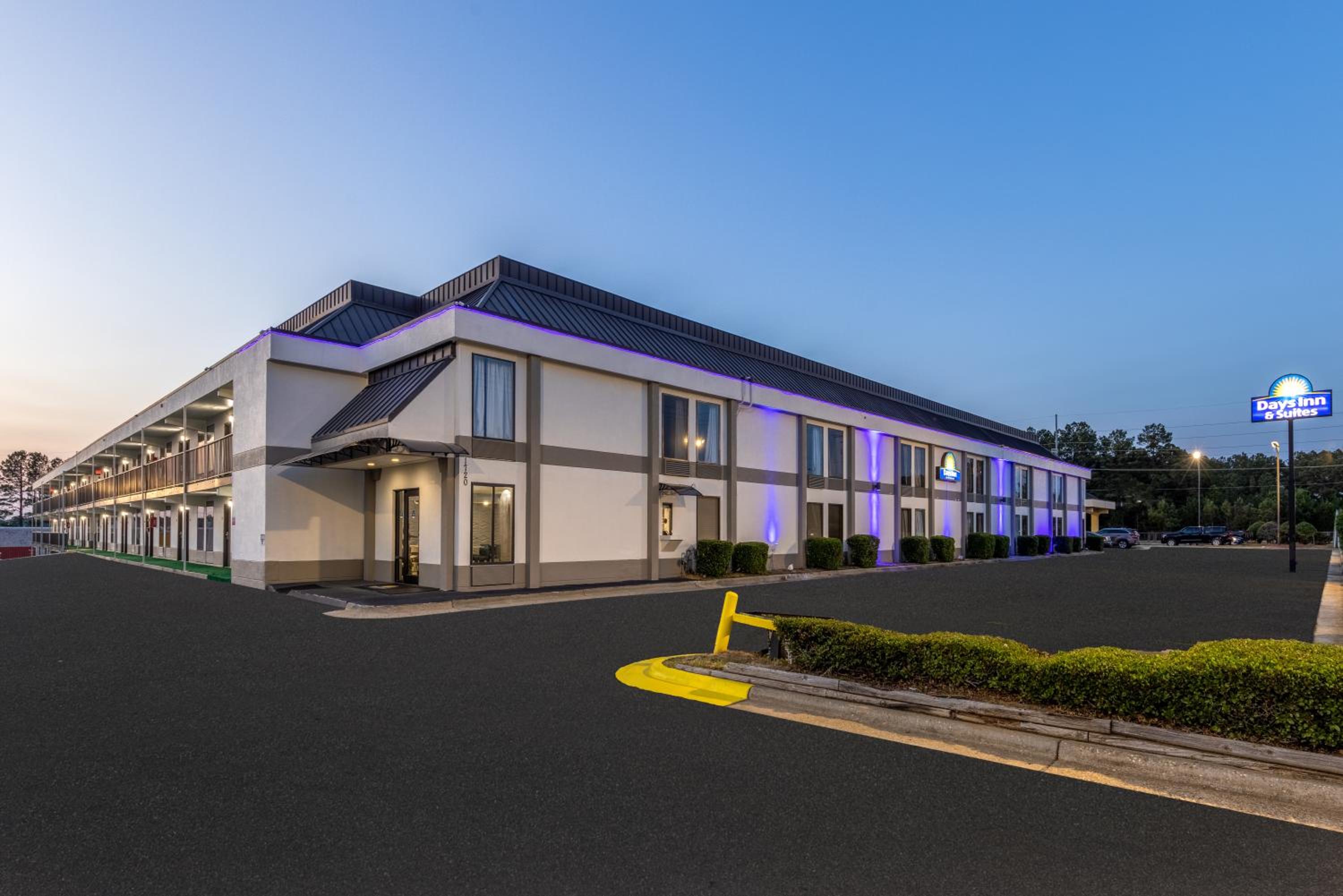 Fayetteville Vacations - Days Inn Suites by Wyndham Fort Bragg/Cross Creek Mall - Property Image 29