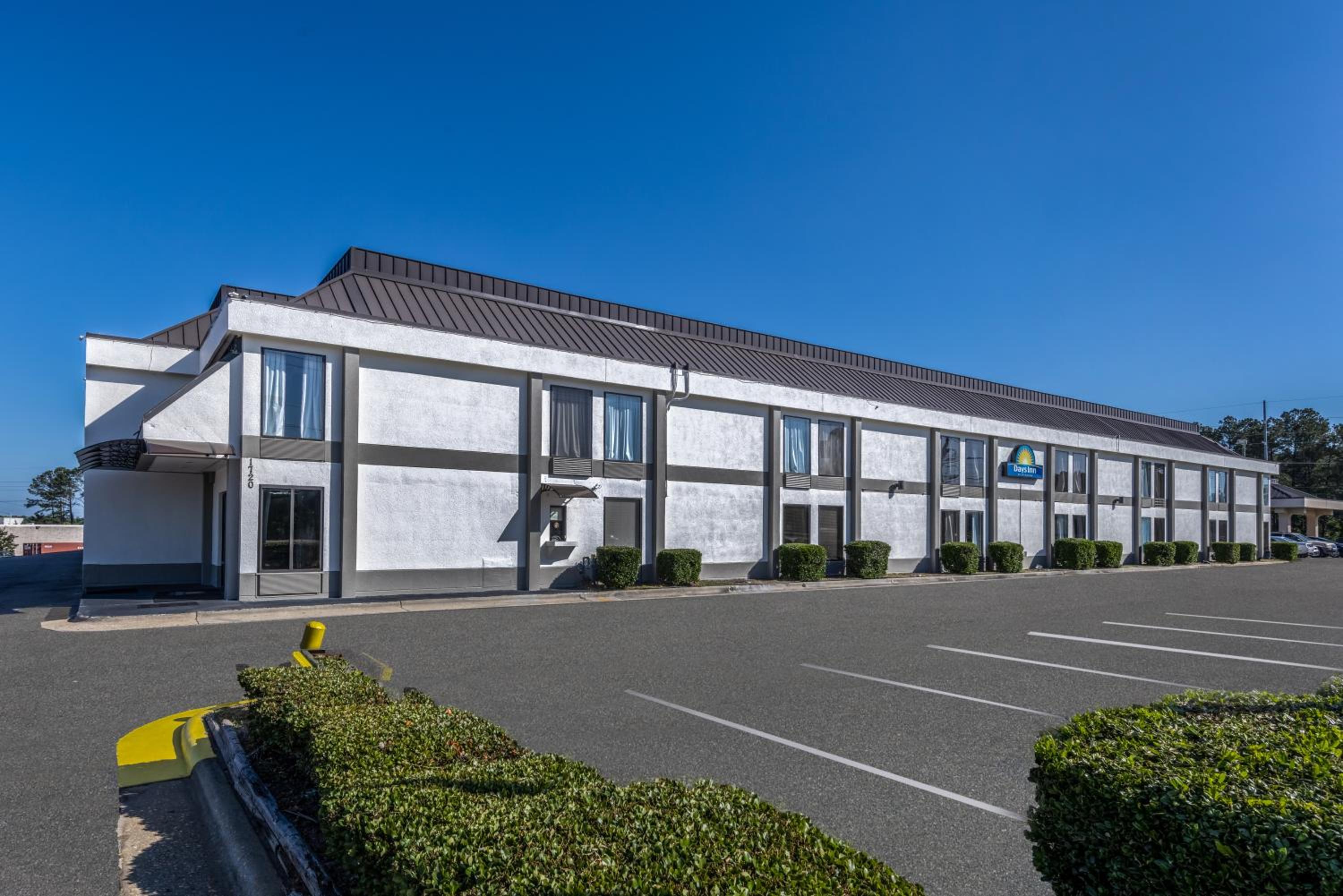 Fayetteville Vacations - Days Inn Suites by Wyndham Fort Bragg/Cross Creek Mall - Property Image 30