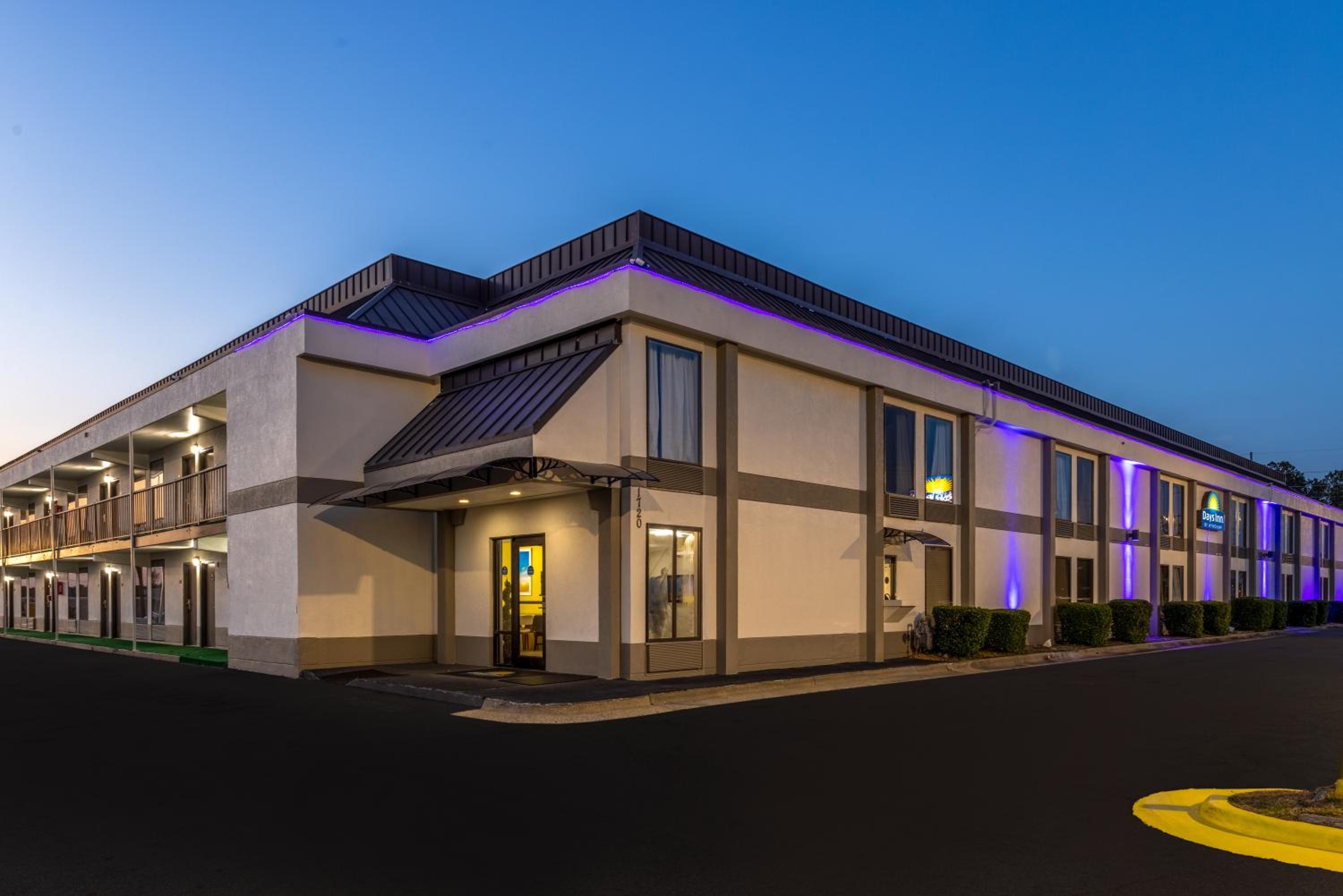 Fayetteville Vacations - Days Inn Suites by Wyndham Fort Bragg/Cross Creek Mall - Property Image 32