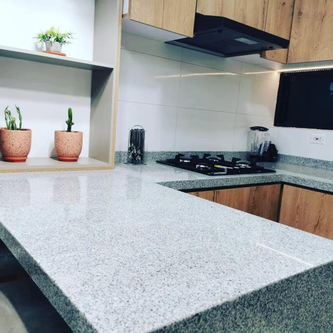 Nuevo y lindo apartamento