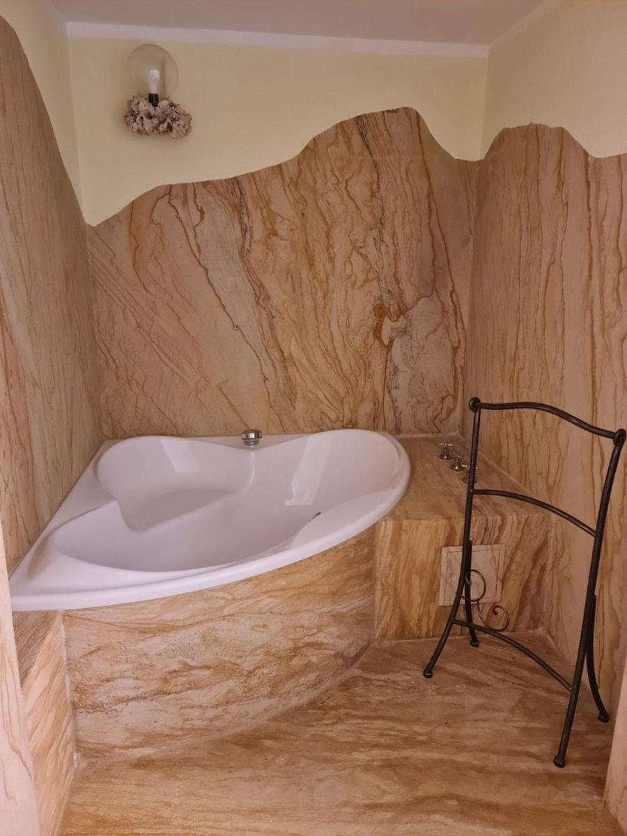 Jacuzzi