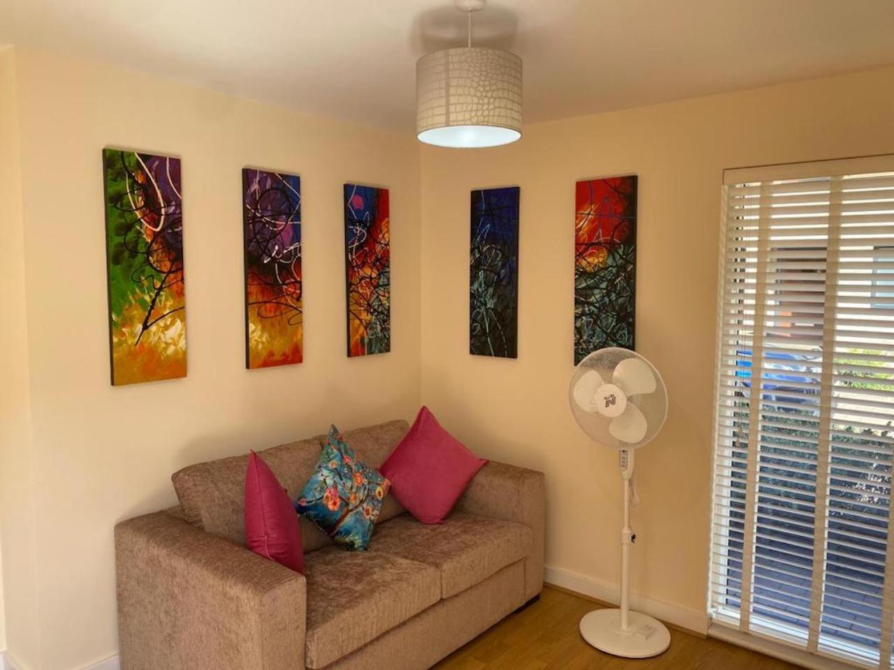Homely & Warm Trumpington House w Parking, 5 mins drive to Bio Medical Campus, Addenbrooke's & Papworth hospitals view 2