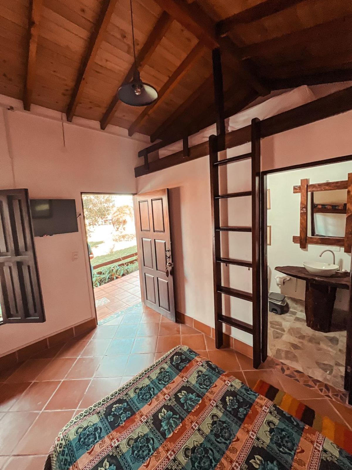 Las Orquídeas EcoHostel