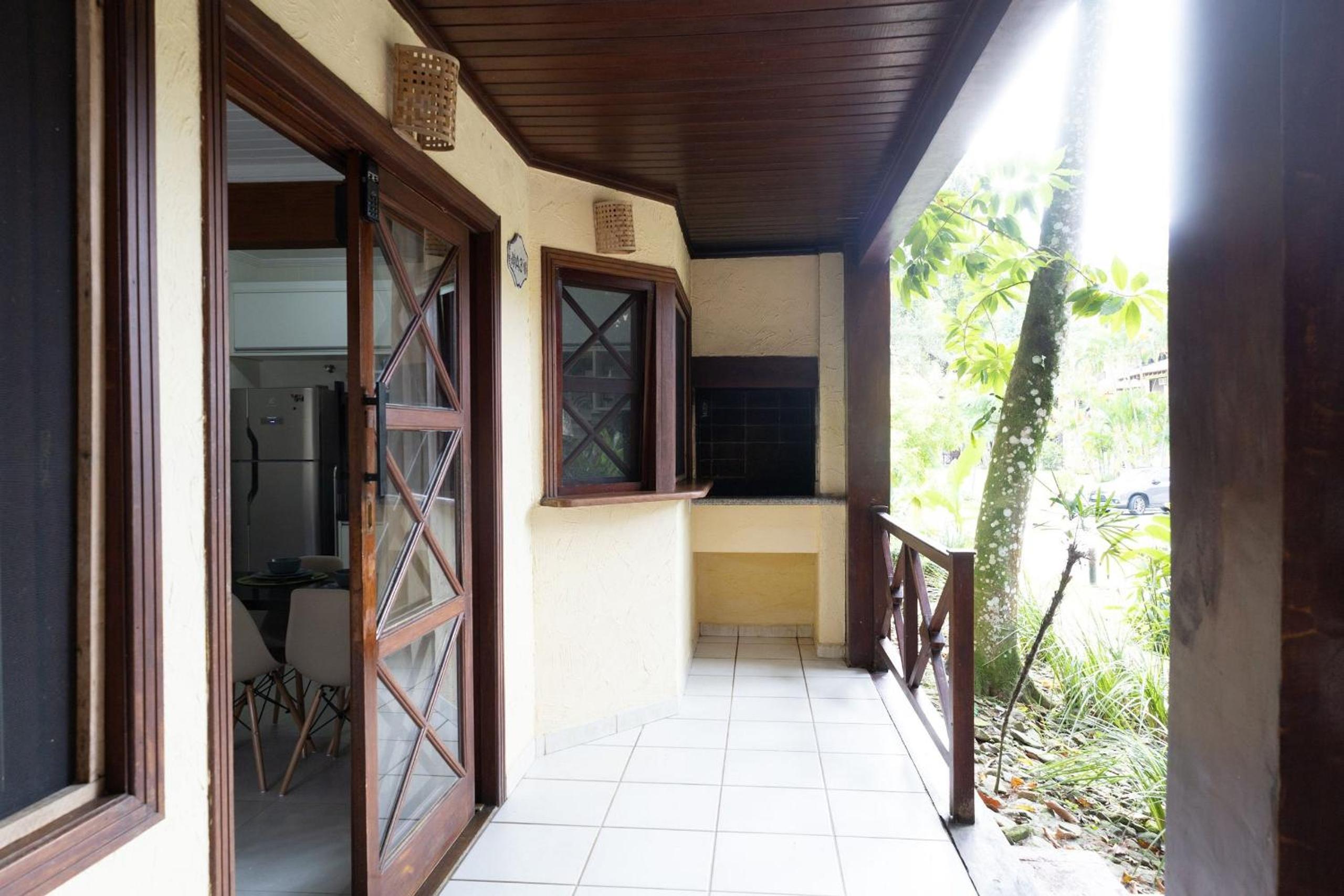 Flats de 1 e 2 dorm a 50m da Praia Maresias - Cond Lazer Completo