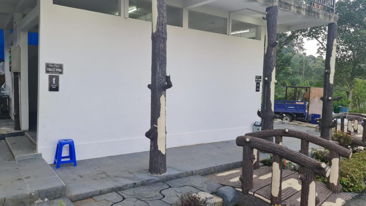 Tiris Pisan Glamping & Resort Puncak view 2