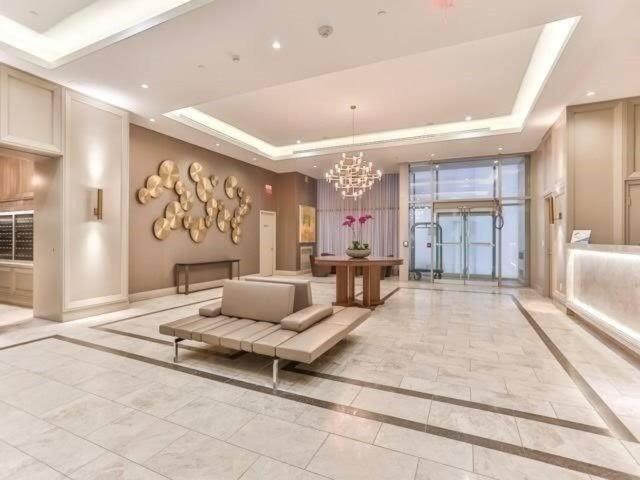Luxury 3-Beds Apartment in Yorkville with the Best City View in Downtown Toronto