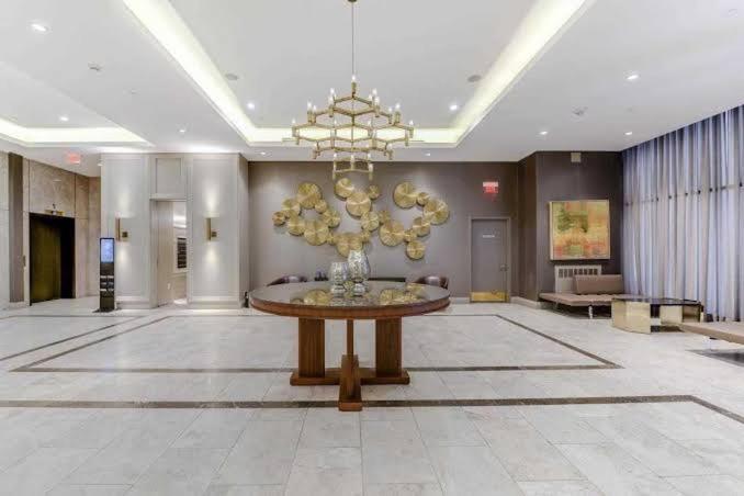 Luxury 3-Beds Apartment in Yorkville with the Best City View in Downtown Toronto