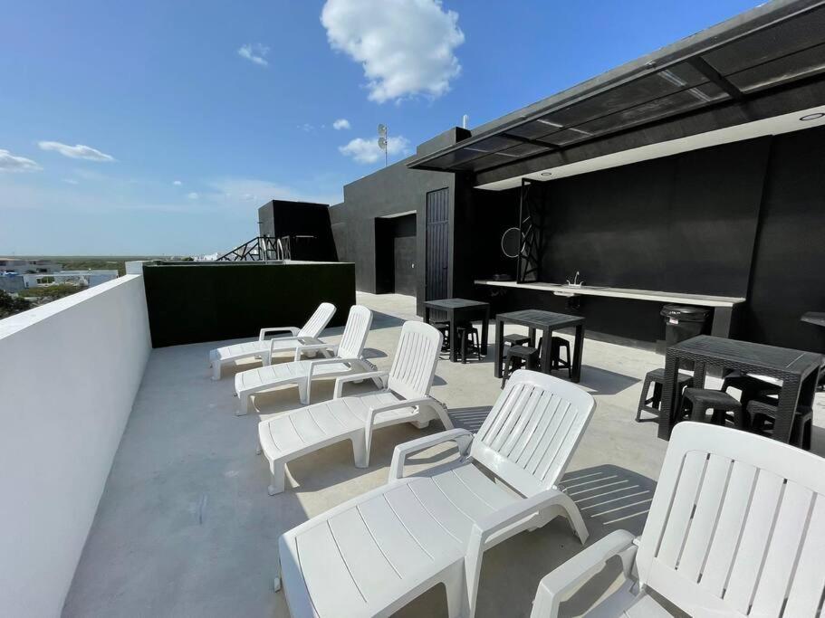 Modern Beautiful Loft 8 min away from the Beach! view 4