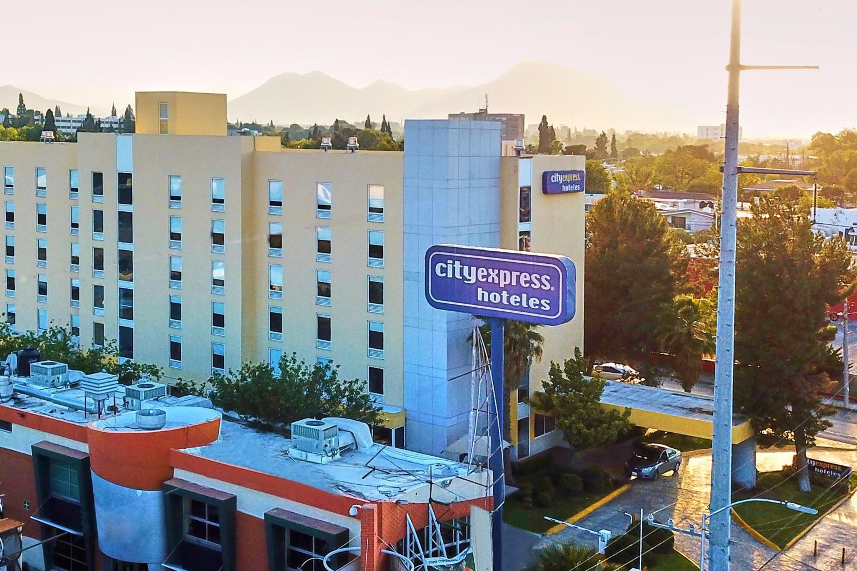 Saltillo Vacations - City Express by Marriott Saltillo Norte - Property Image 5