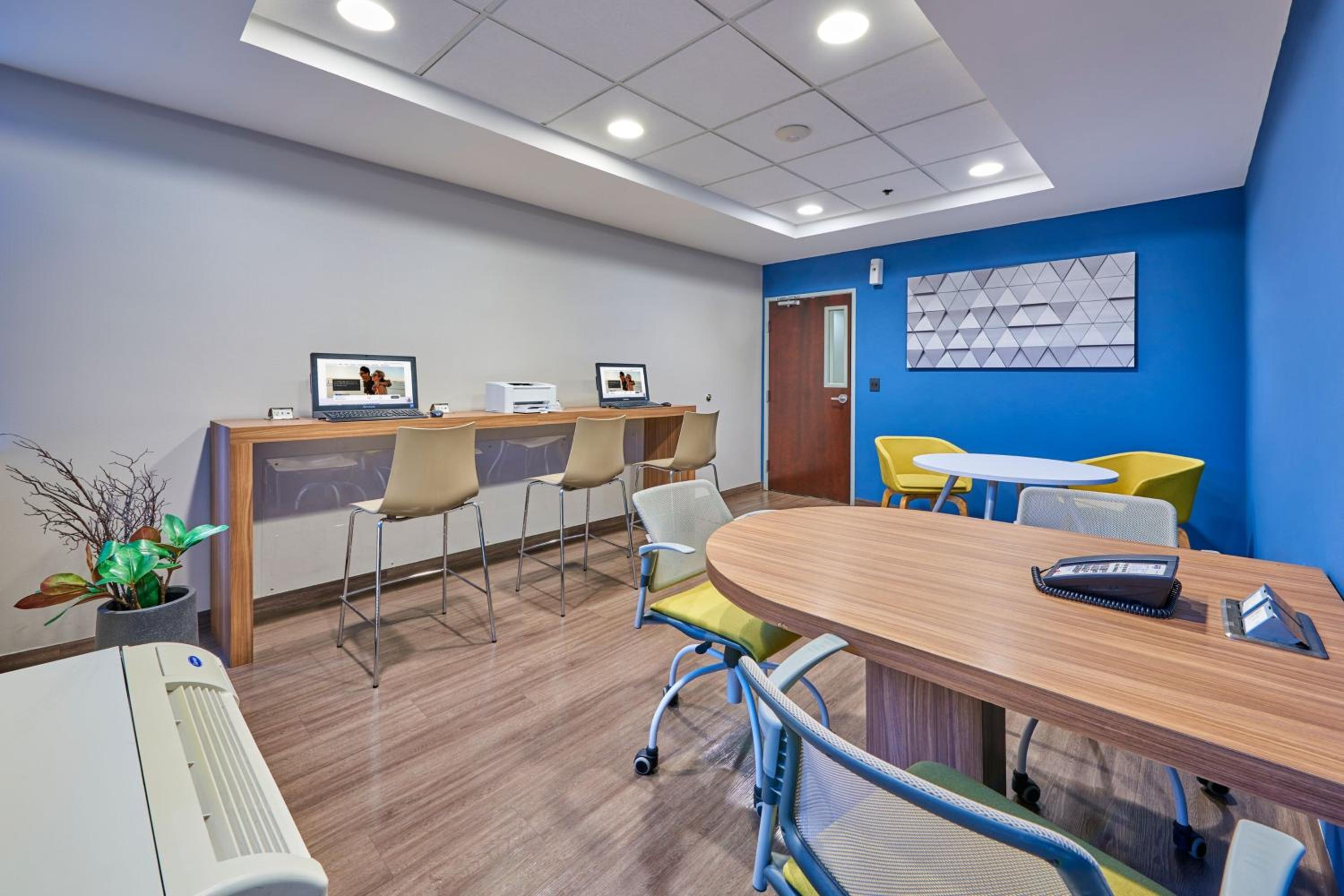 Saltillo Vacations - City Express by Marriott Saltillo Norte - Property Image 1