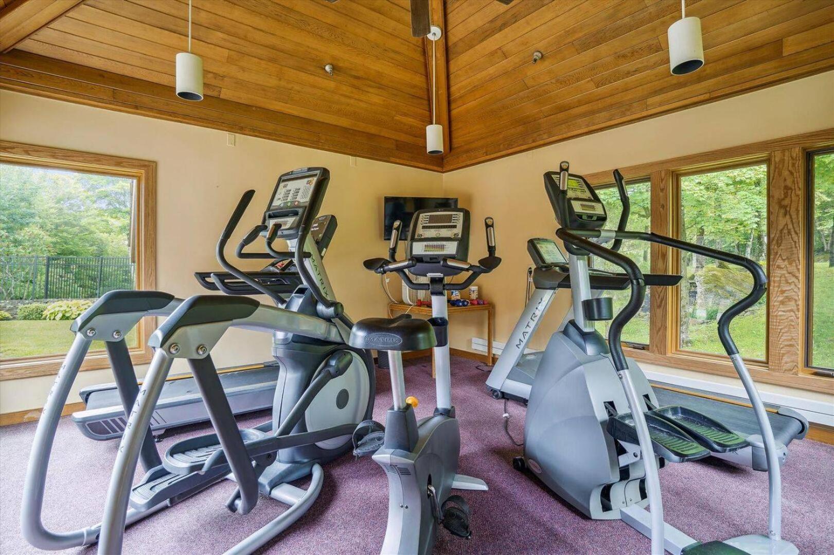 Enjoy this spectacular 2 bedroom 2 bathroom Condo sleeping 6 J5 view 2