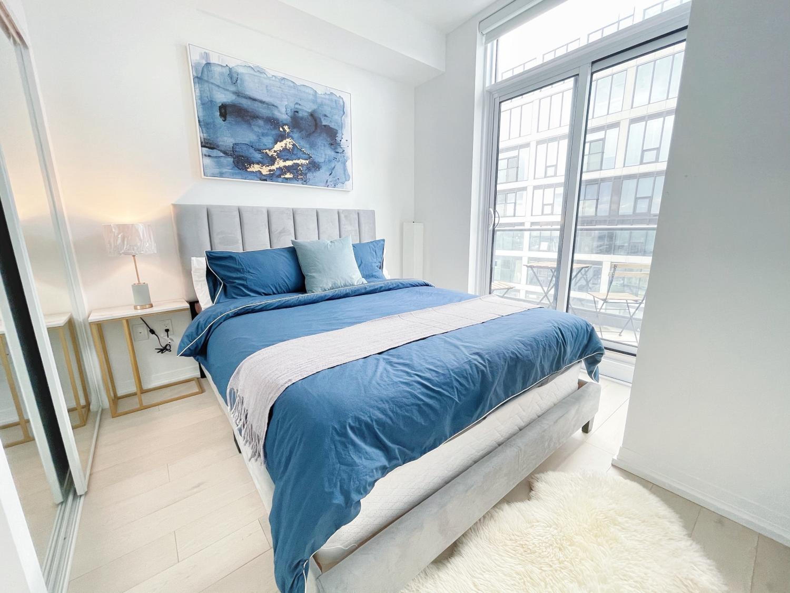 INFIVILLA Boutique Penthouse-Live in the SKY with Amazing Lakeview! Downtown Toronto!B