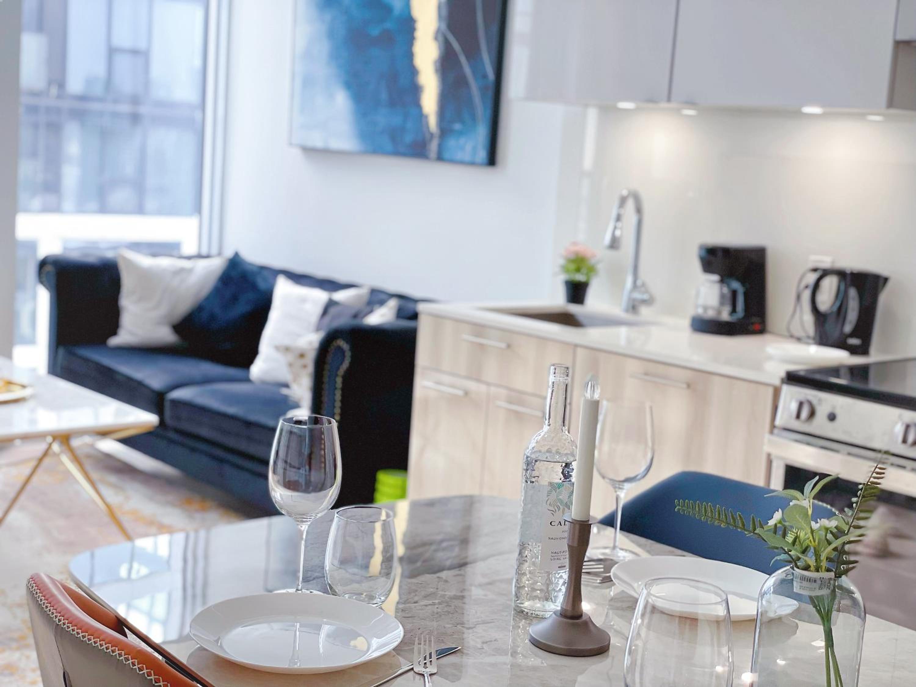 INFIVILLA Boutique Penthouse-Live in the SKY with Amazing Lakeview! Downtown Toronto!B
