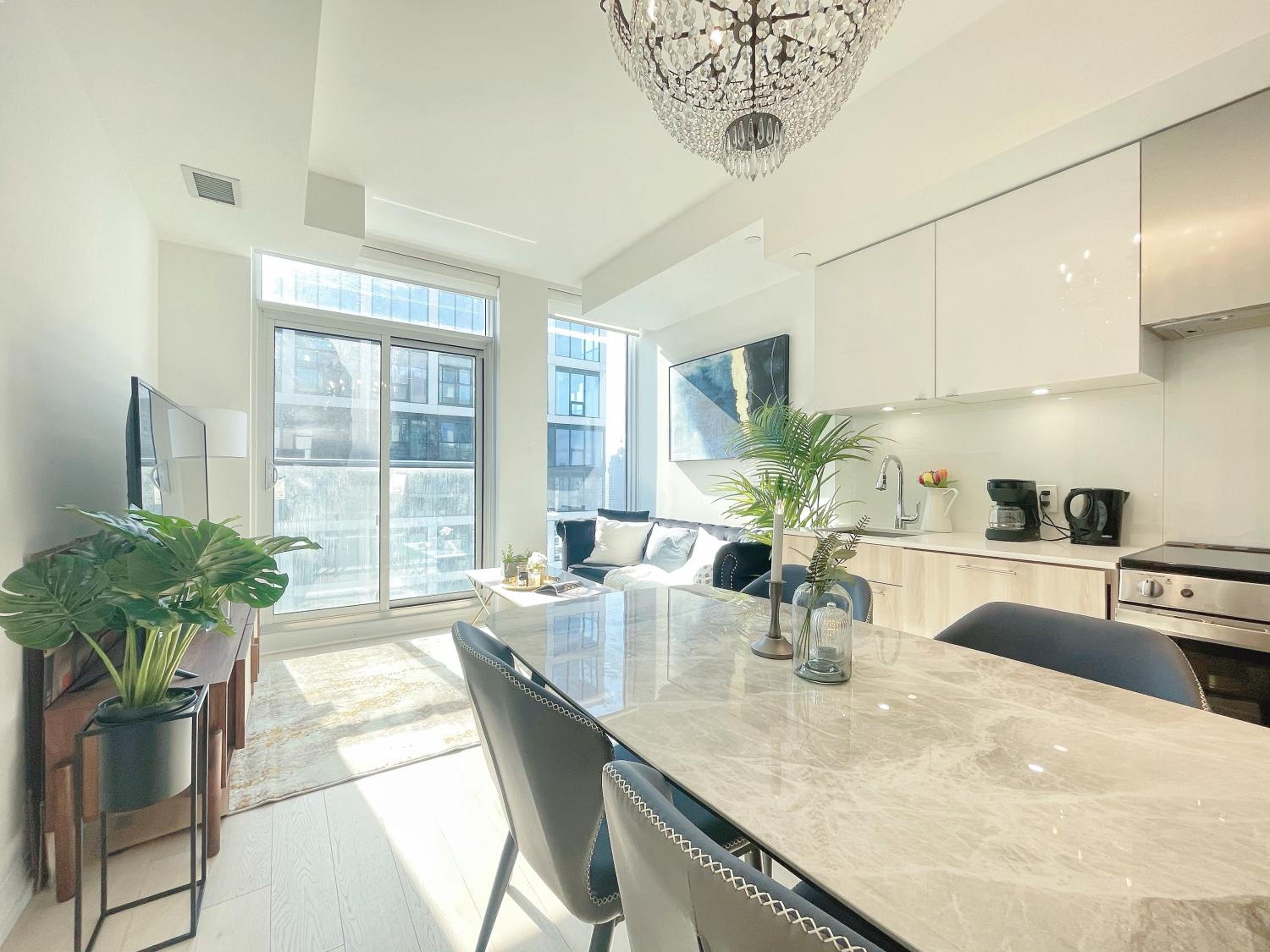 INFIVILLA Boutique Penthouse-Live in the SKY with Amazing Lakeview! Downtown Toronto!B