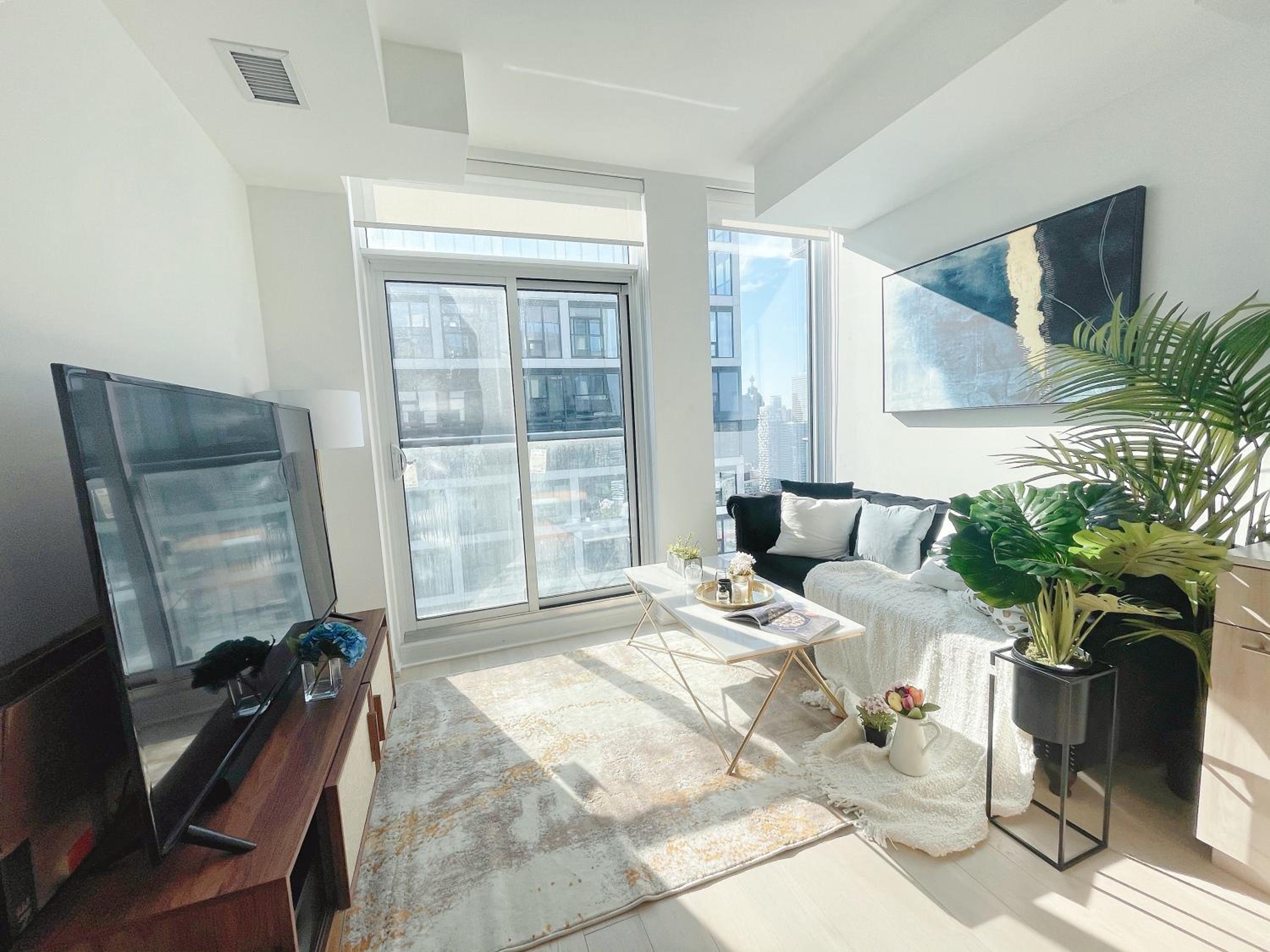 INFIVILLA Boutique Penthouse-Live in the SKY with Amazing Lakeview! Downtown Toronto!B