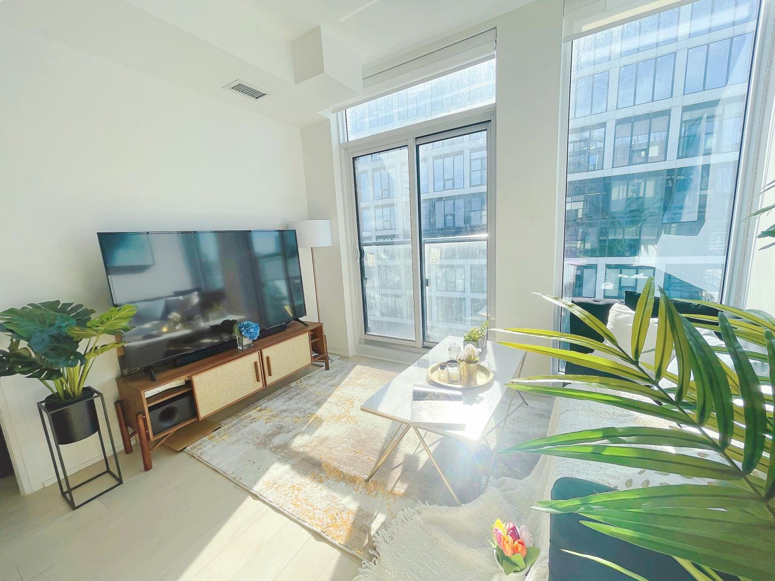 INFIVILLA Boutique Penthouse-Live in the SKY with Amazing Lakeview! Downtown Toronto!B