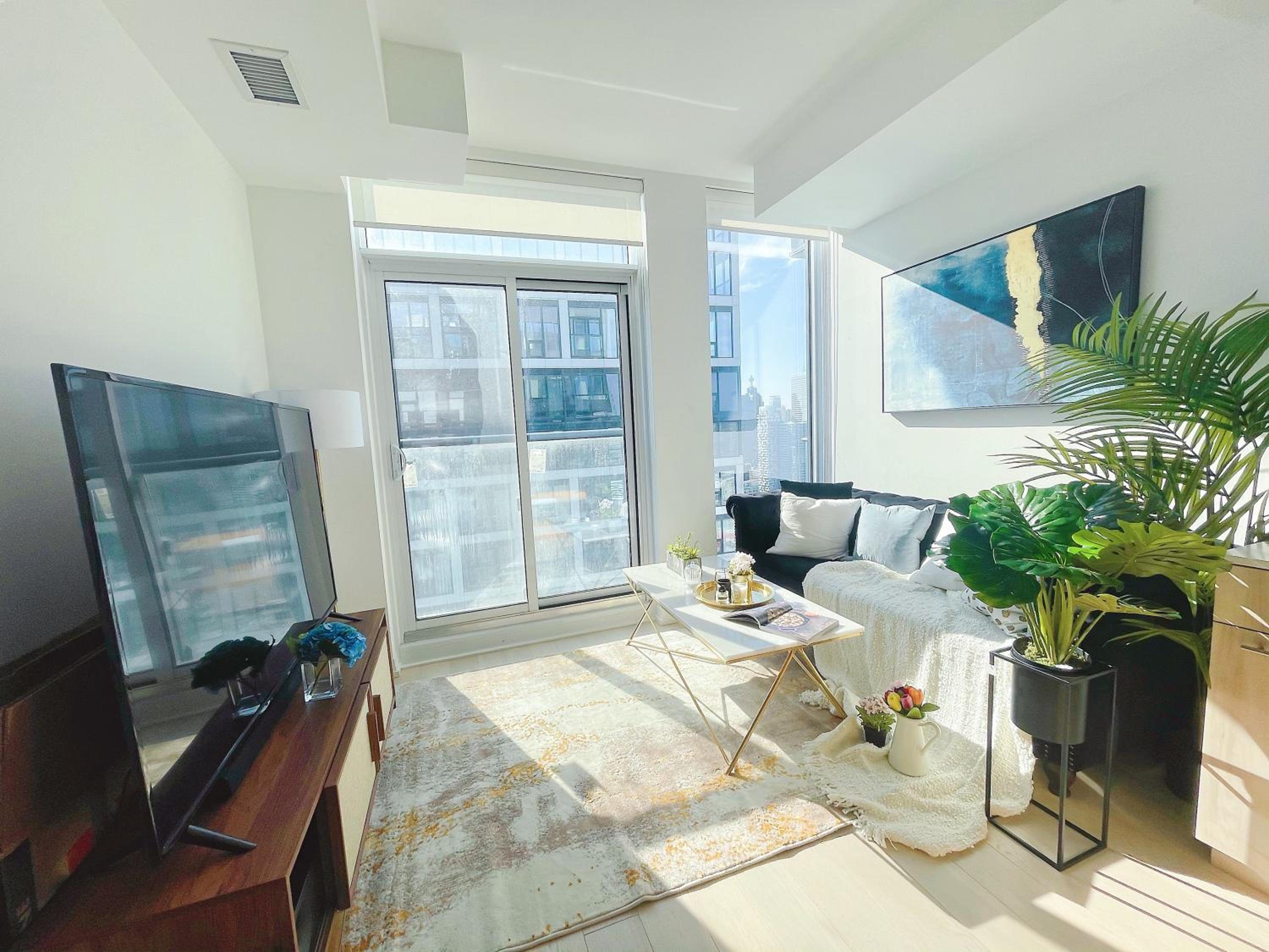 INFIVILLA Boutique Penthouse-Live in the SKY with Amazing Lakeview! Downtown Toronto!B