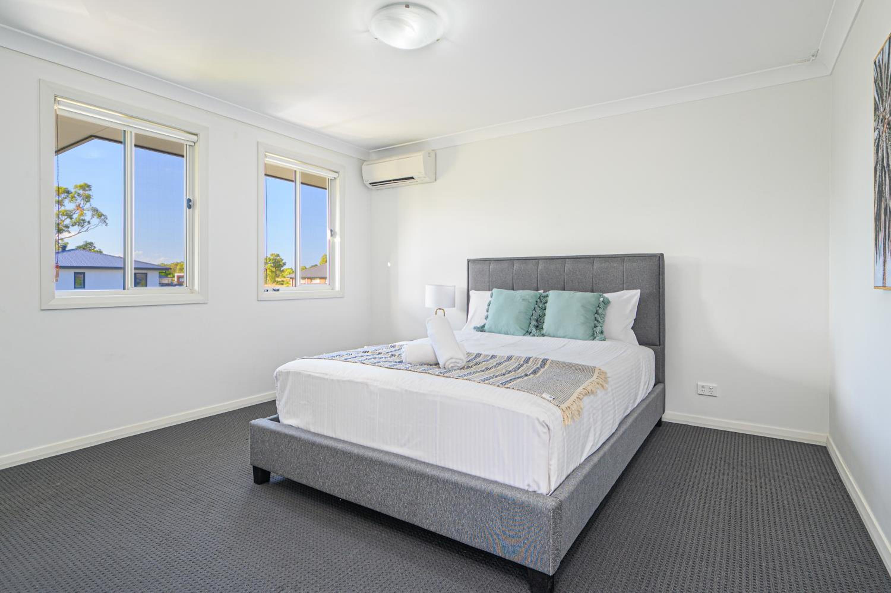 Colebee Modern 5BR House Spacious & Close to Park