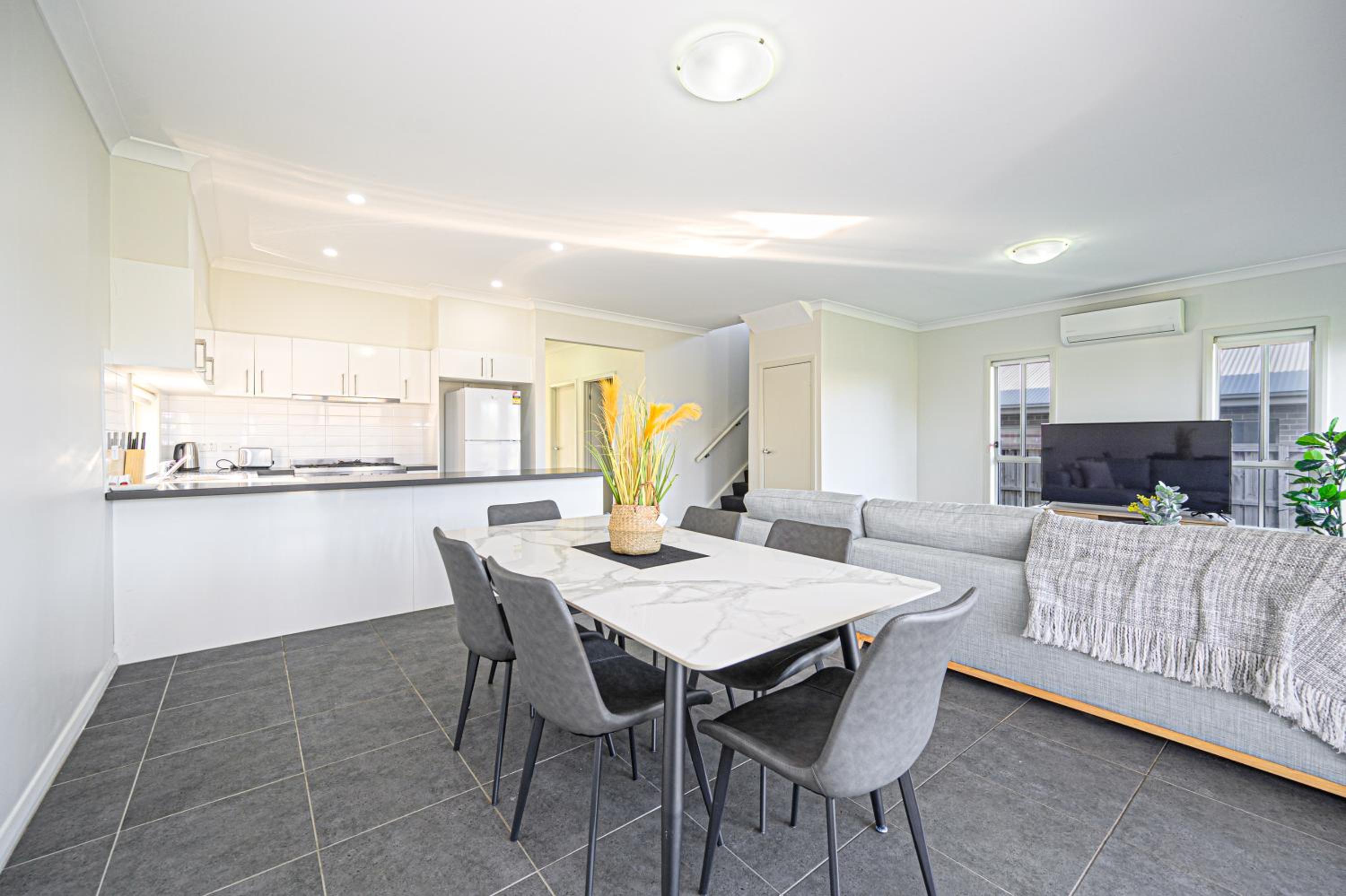 Colebee Modern 5BR House Spacious & Close to Park