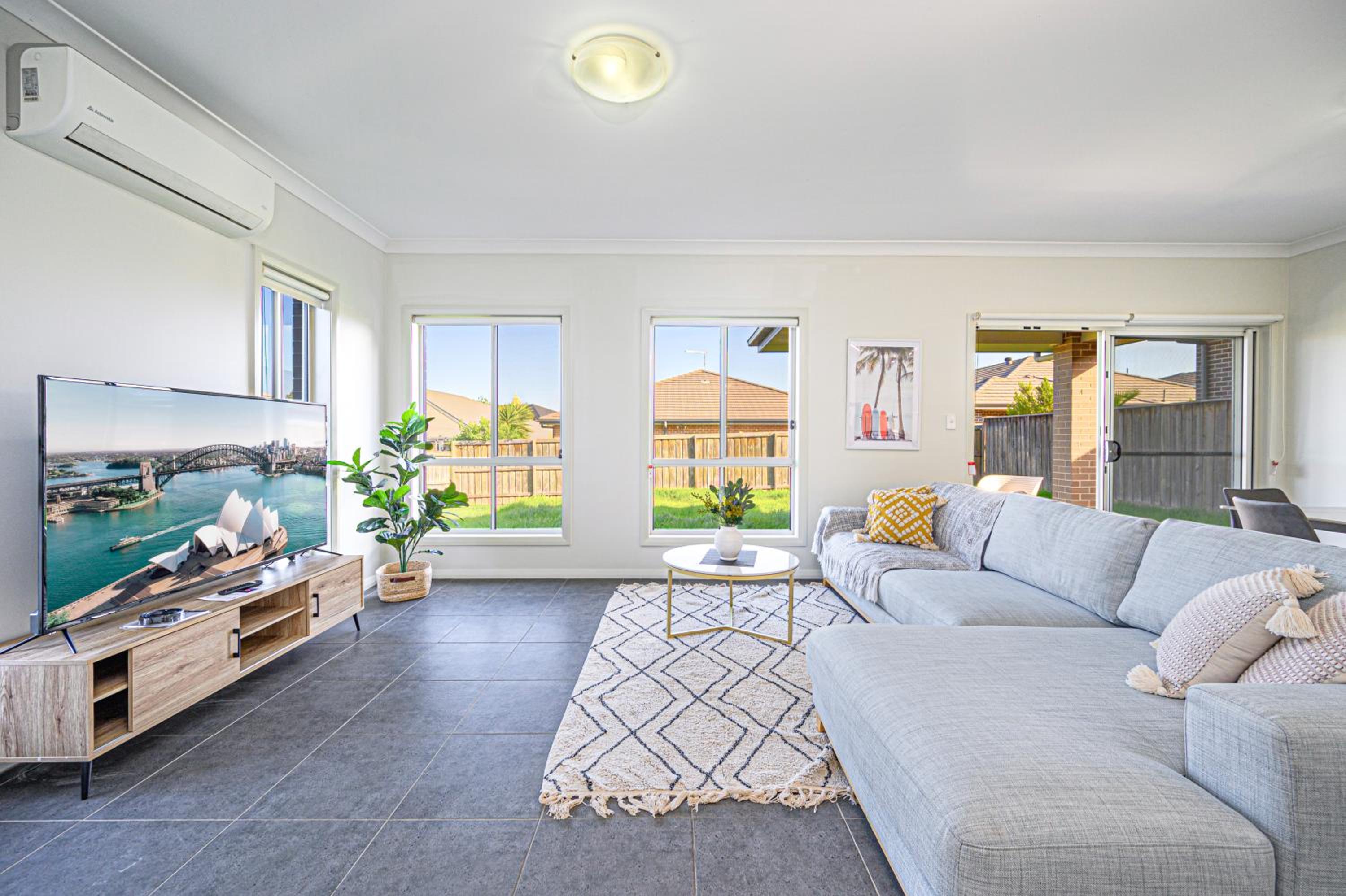 Colebee Modern 5BR House Spacious & Close to Park