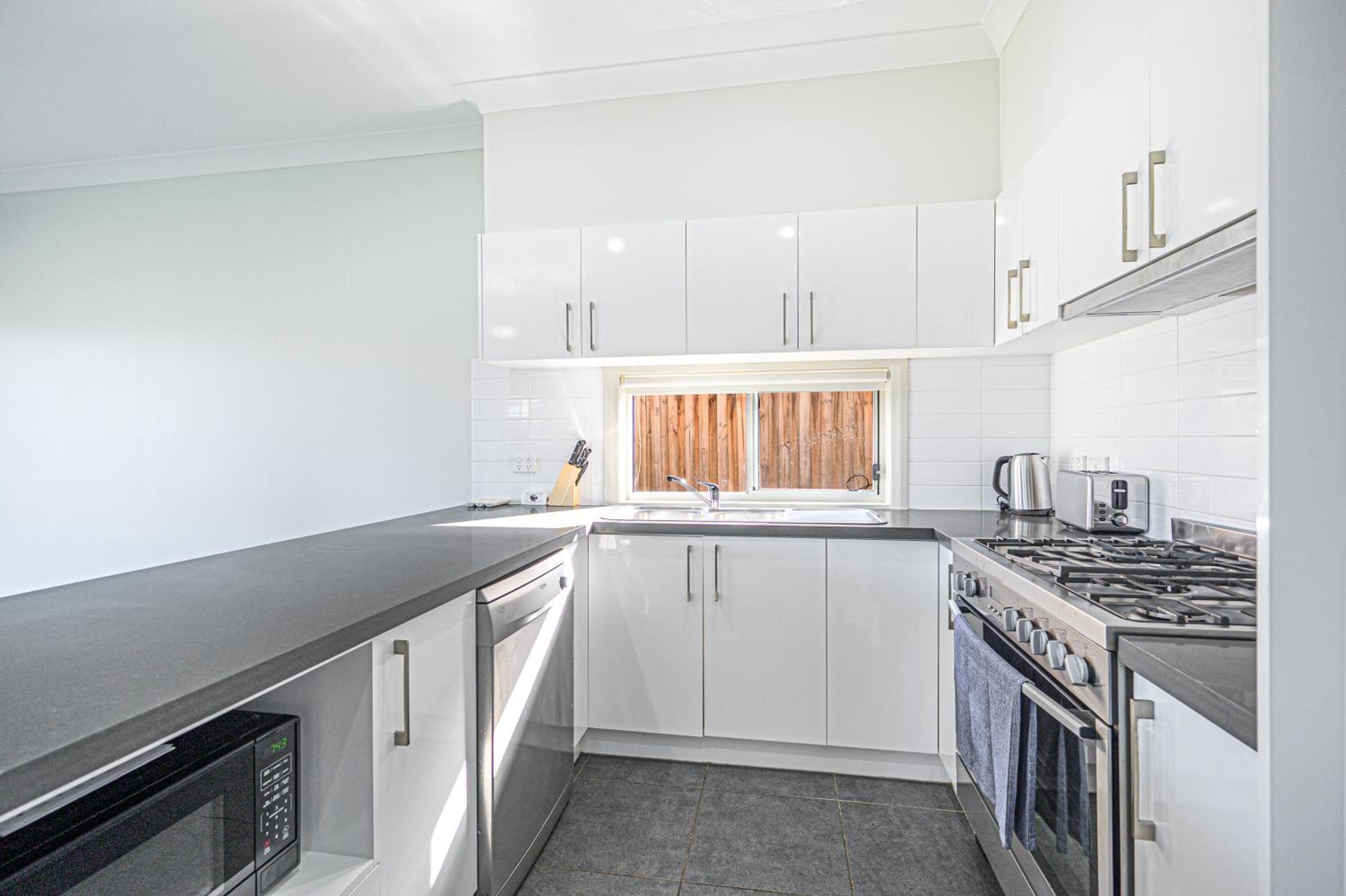 Colebee Modern 5BR House Spacious & Close to Park