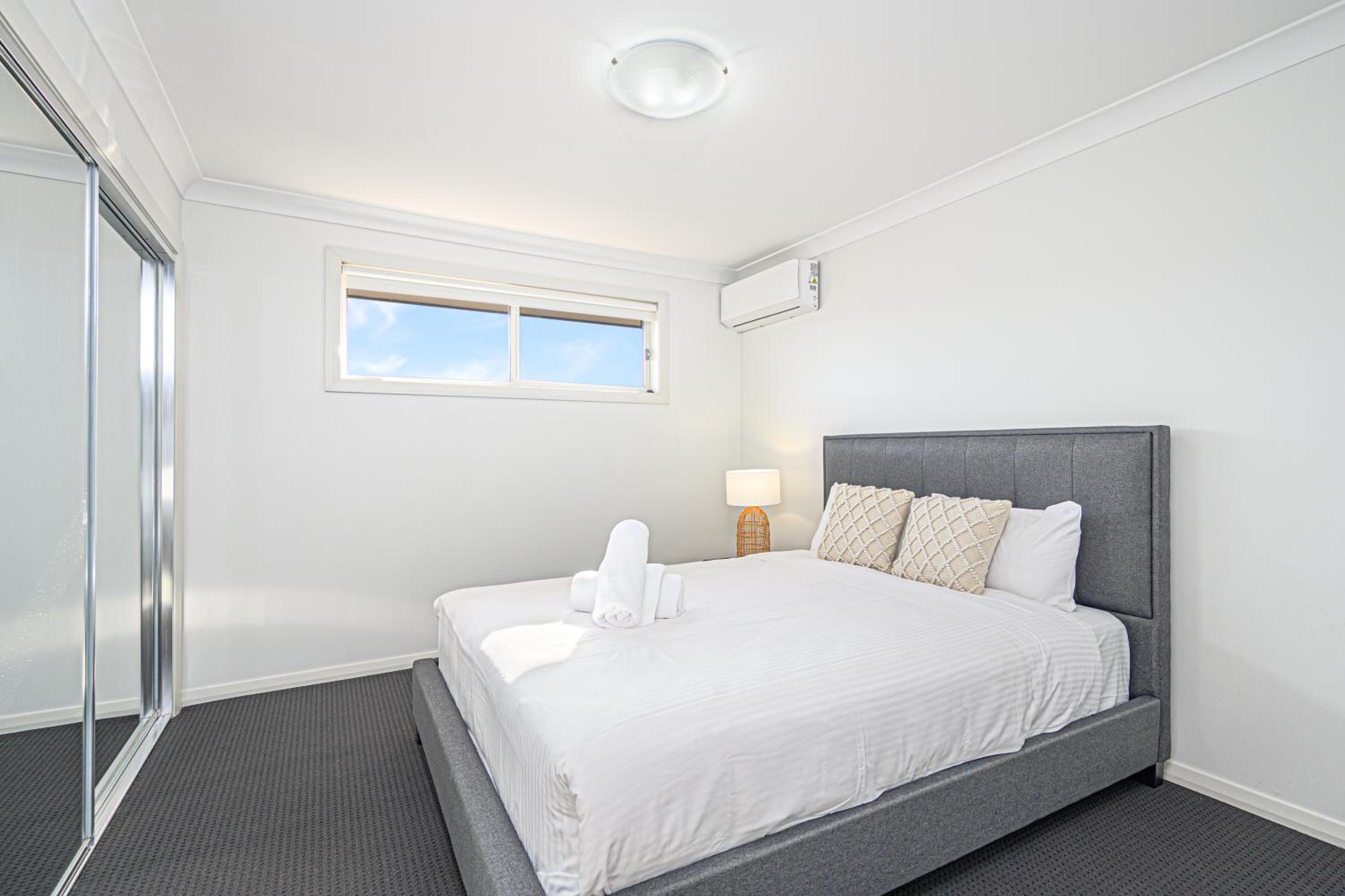 Colebee Modern 5BR House Spacious & Close to Park