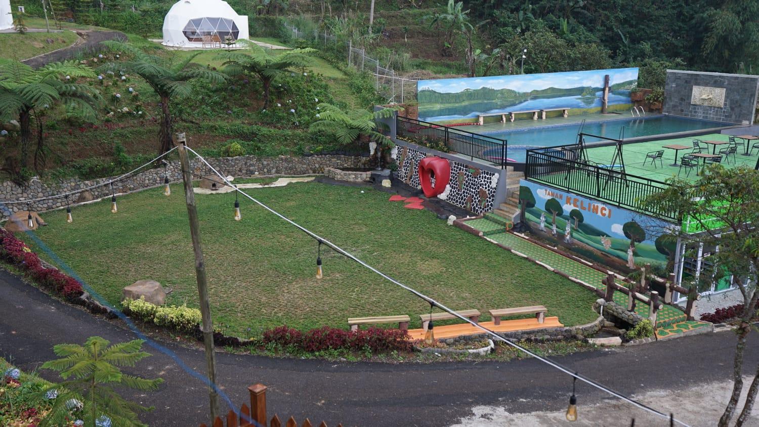 Tiris Pisan Glamping & Resort Puncak view 5