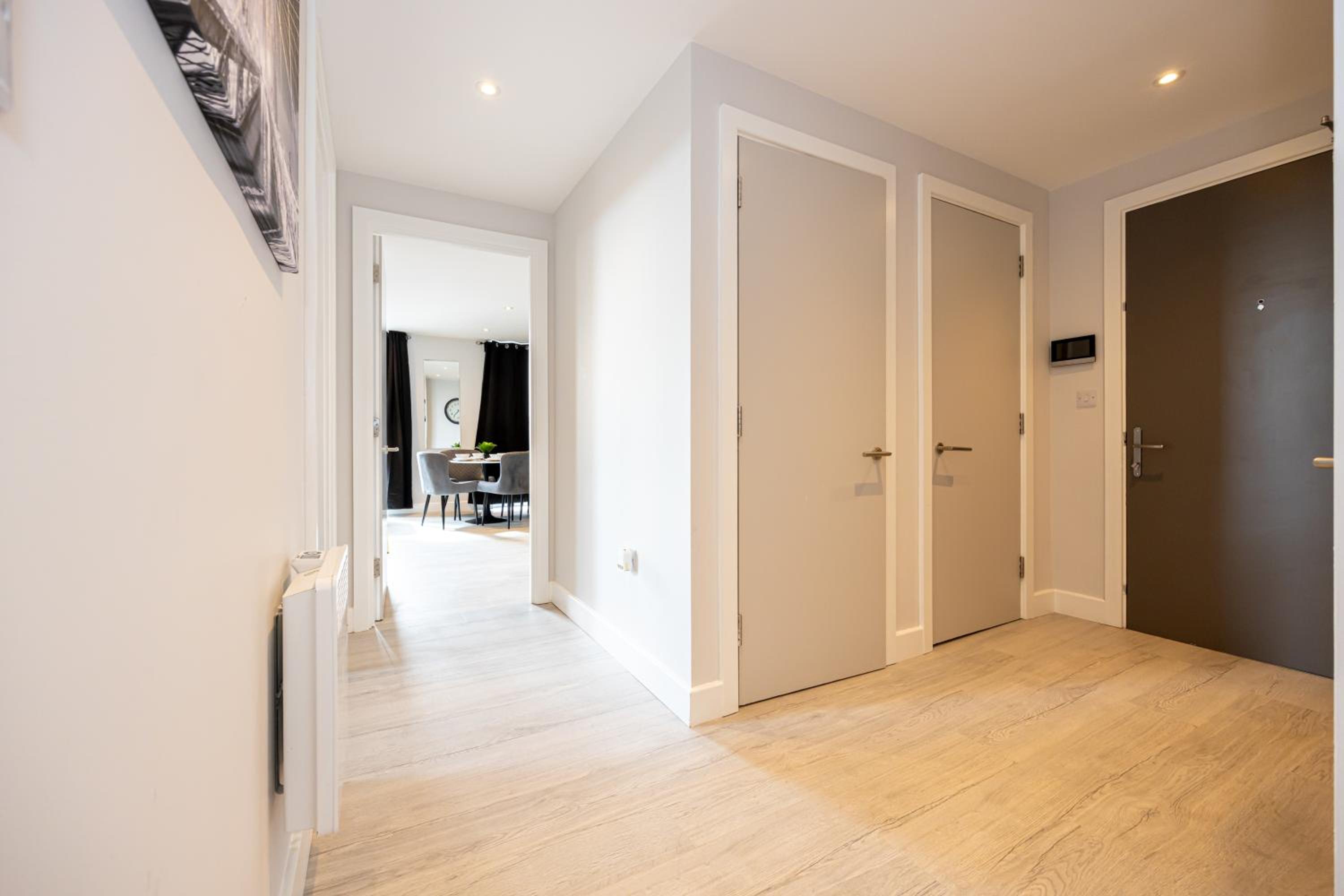 Contemporary 3 Bedrooms Apartment Manchester City view 5