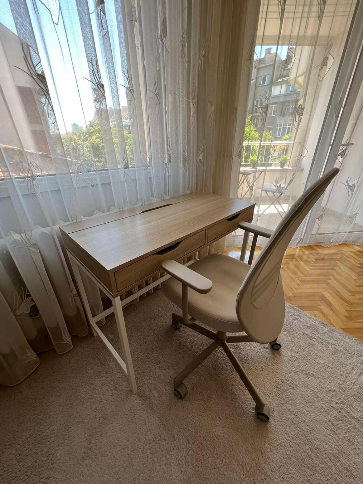 Lugano Couples Quiet Apt w Free Street Parking