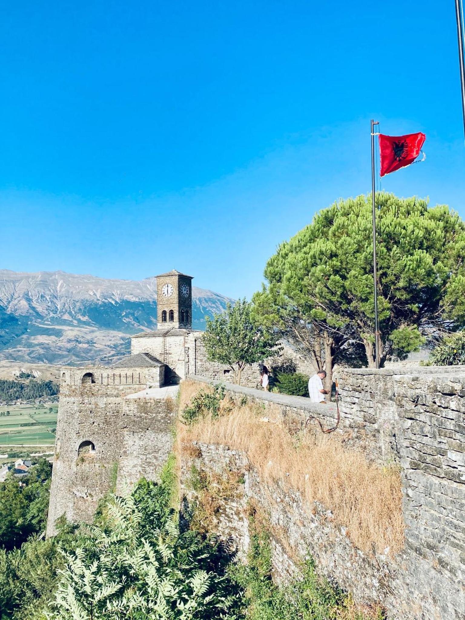 DAI Apartments- City & Castle view Gjirokaster