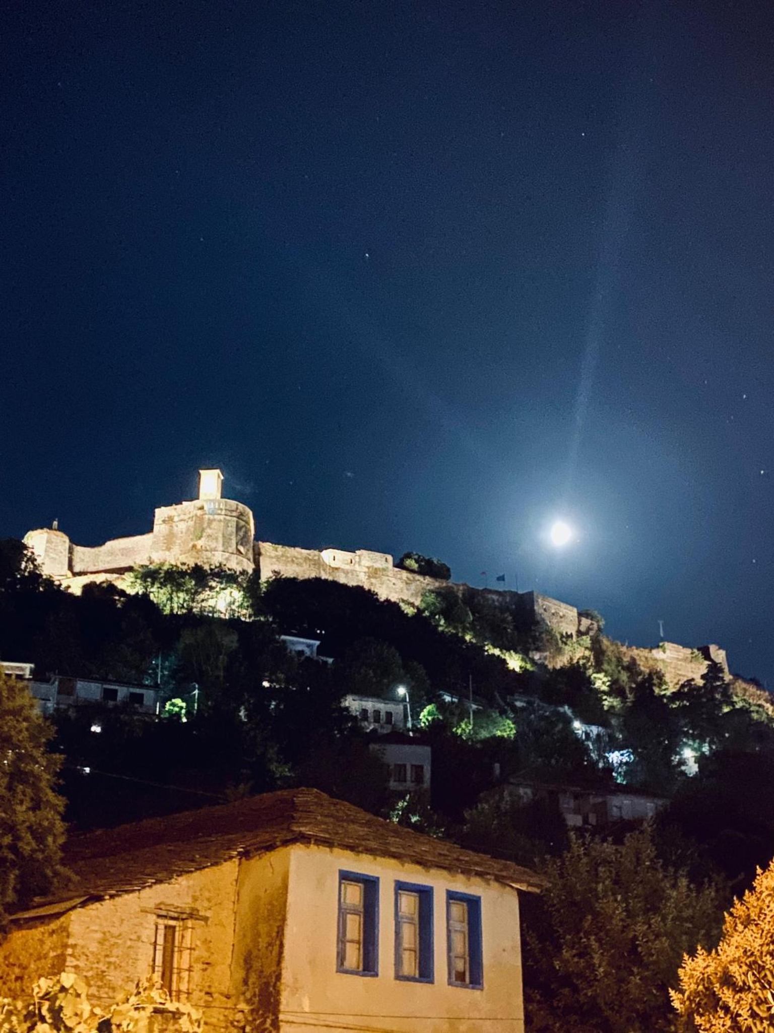 DAI Apartments- City & Castle view Gjirokaster
