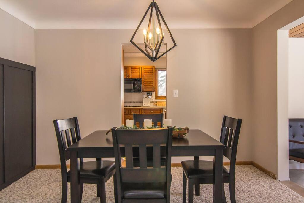 Lake House- Four Bedroom retreat, King bed, Beautiful Sunset! - Property Image 36