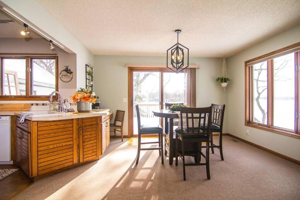 Lake House- Four Bedroom retreat, King bed, Beautiful Sunset! - Property Image 37