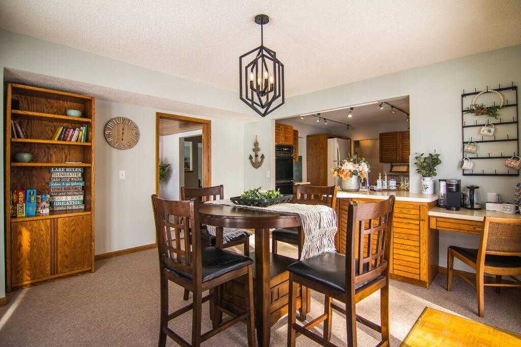 Lake House- Four Bedroom retreat, King bed, Beautiful Sunset! - Property Image 45