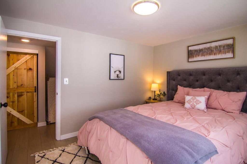 Lake House- Four Bedroom retreat, King bed, Beautiful Sunset! - Property Image 2
