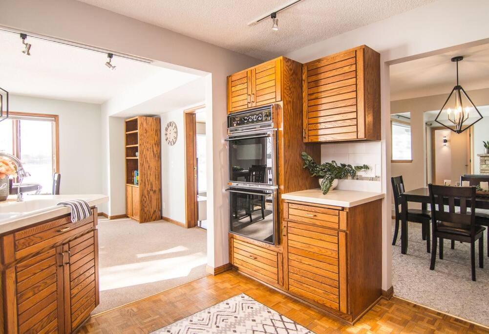 Lake House- Four Bedroom retreat, King bed, Beautiful Sunset! - Property Image 3