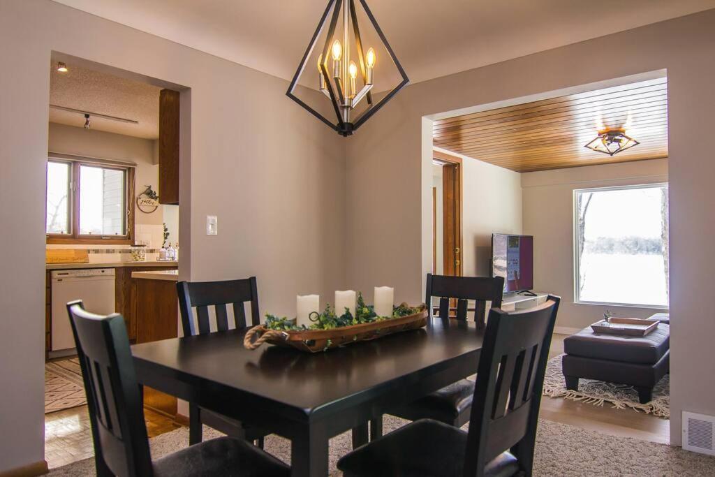 Lake House- Four Bedroom retreat, King bed, Beautiful Sunset! - Property Image 4
