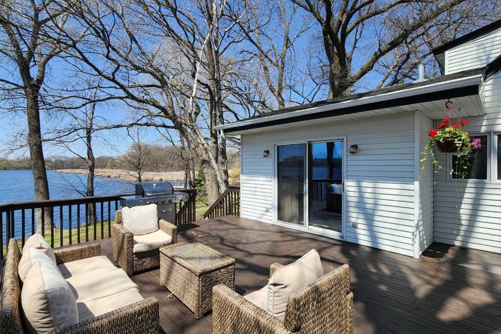 Lake House- Four Bedroom retreat, King bed, Beautiful Sunset! - Property Image 22
