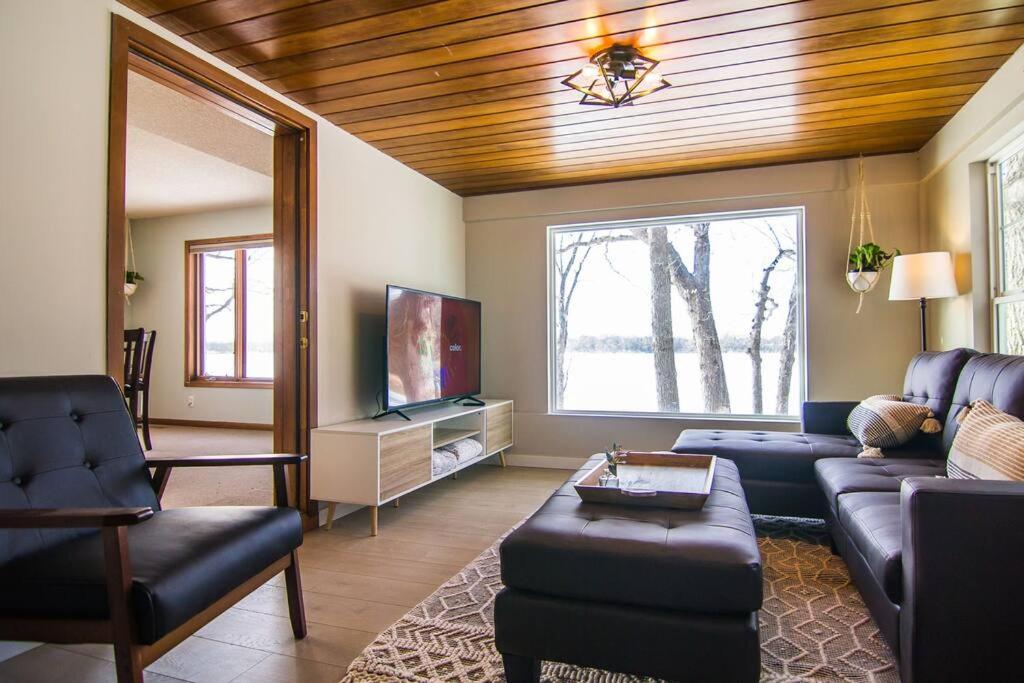 Lake House- Four Bedroom retreat, King bed, Beautiful Sunset! - Property Image 23