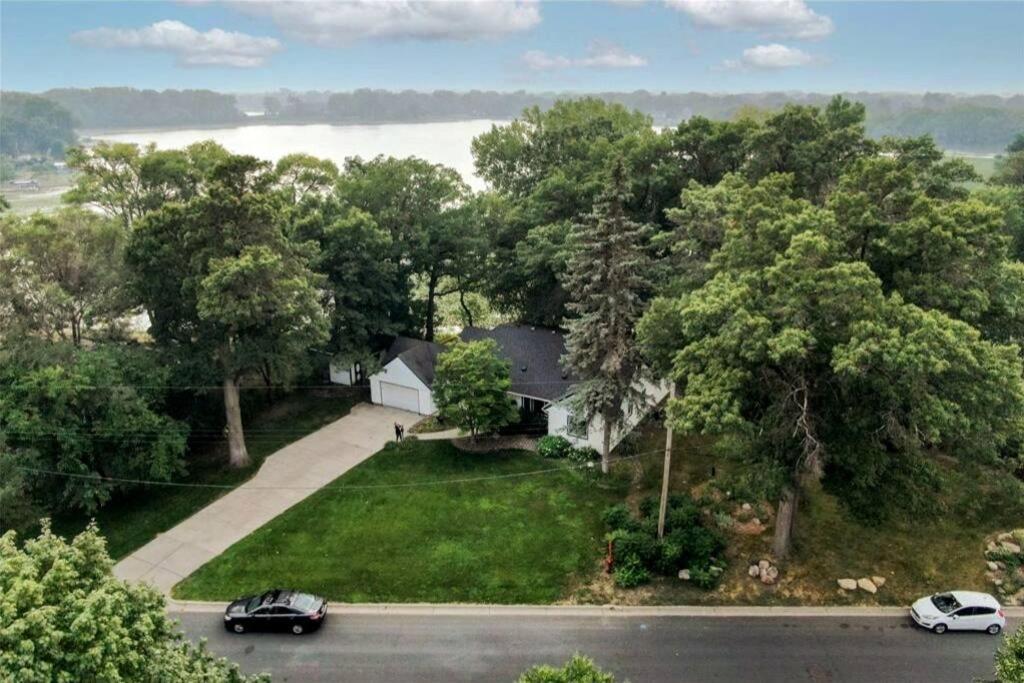 Lake House- Four Bedroom retreat, King bed, Beautiful Sunset! - Property Image 21