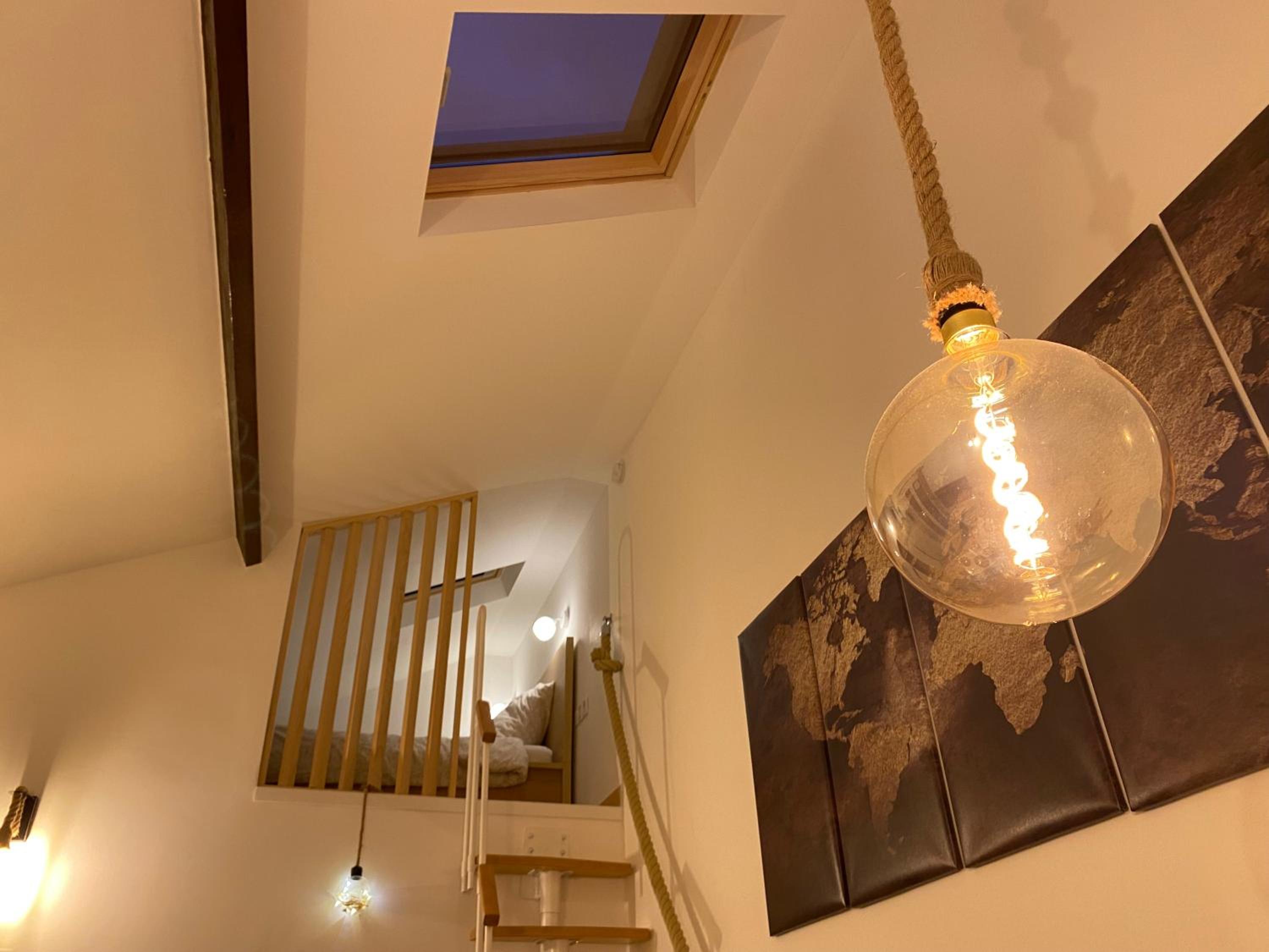 The Little Oak - tiny house with bed on mezzanine & terrace - from 1 to 4 p Disney, Paris & CDG