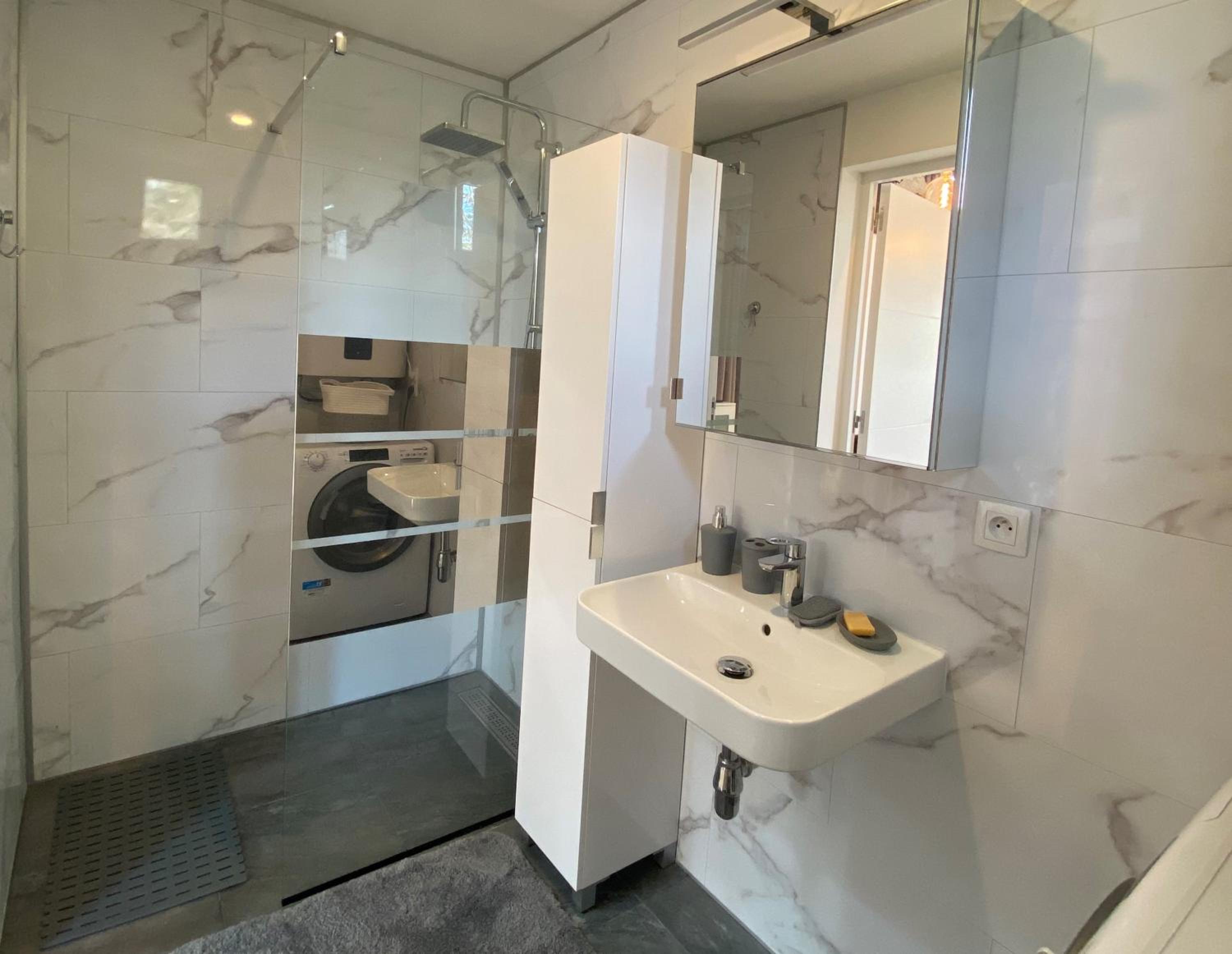 The Little Oak - tiny house with bed on mezzanine & terrace - from 1 to 4 p Disney, Paris & CDG