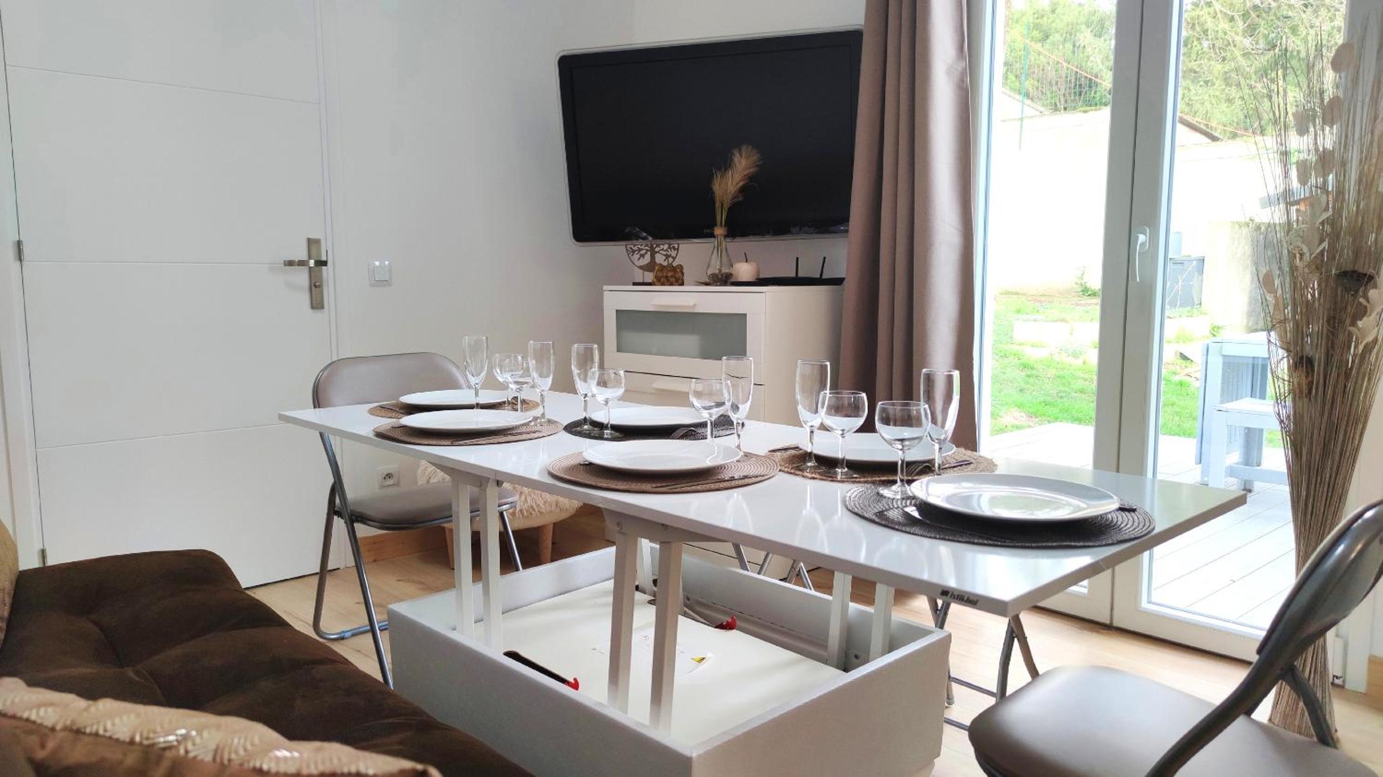 The Little Oak - tiny house with bed on mezzanine & terrace - from 1 to 4 p Disney, Paris & CDG